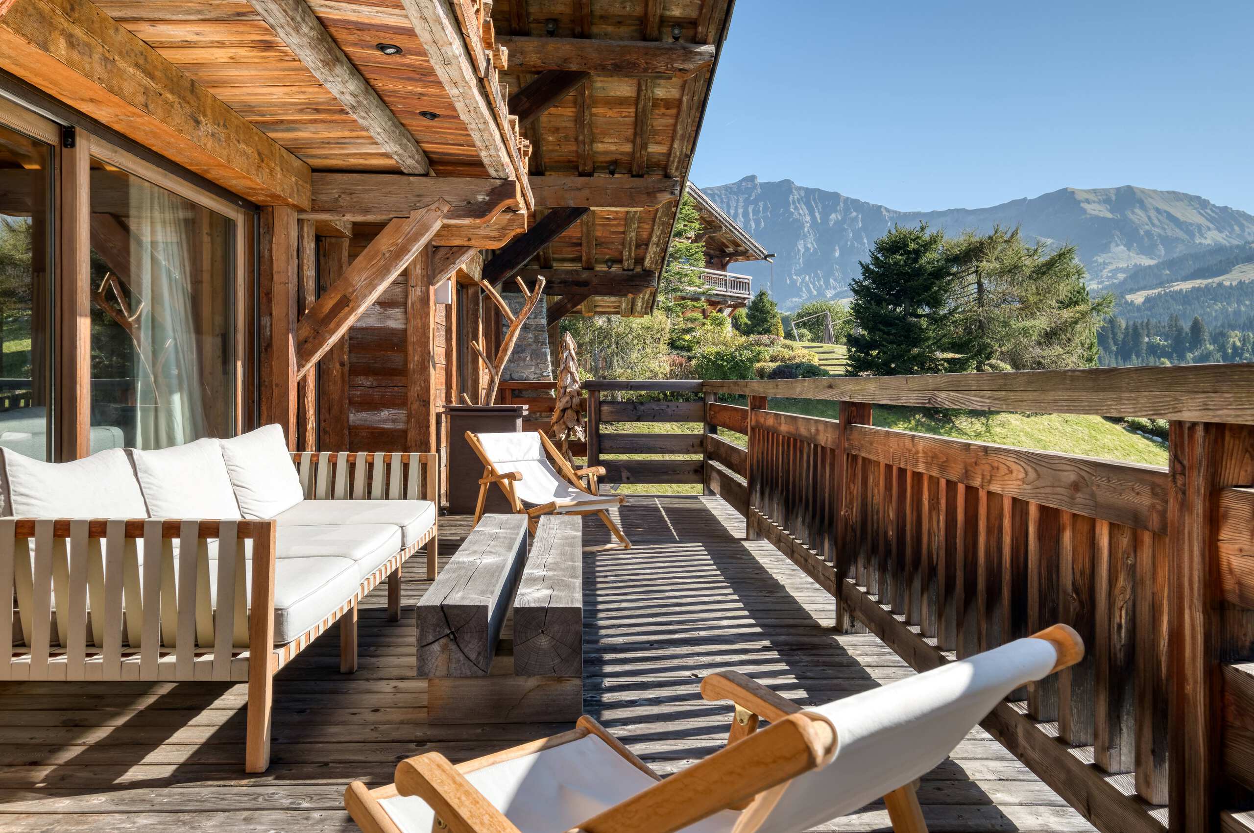 Chalet-atina-balcony-mountainviews-outdoorseating-terrace-primelocation-luxury-rental-retreat-megeve-mont-d'arbois