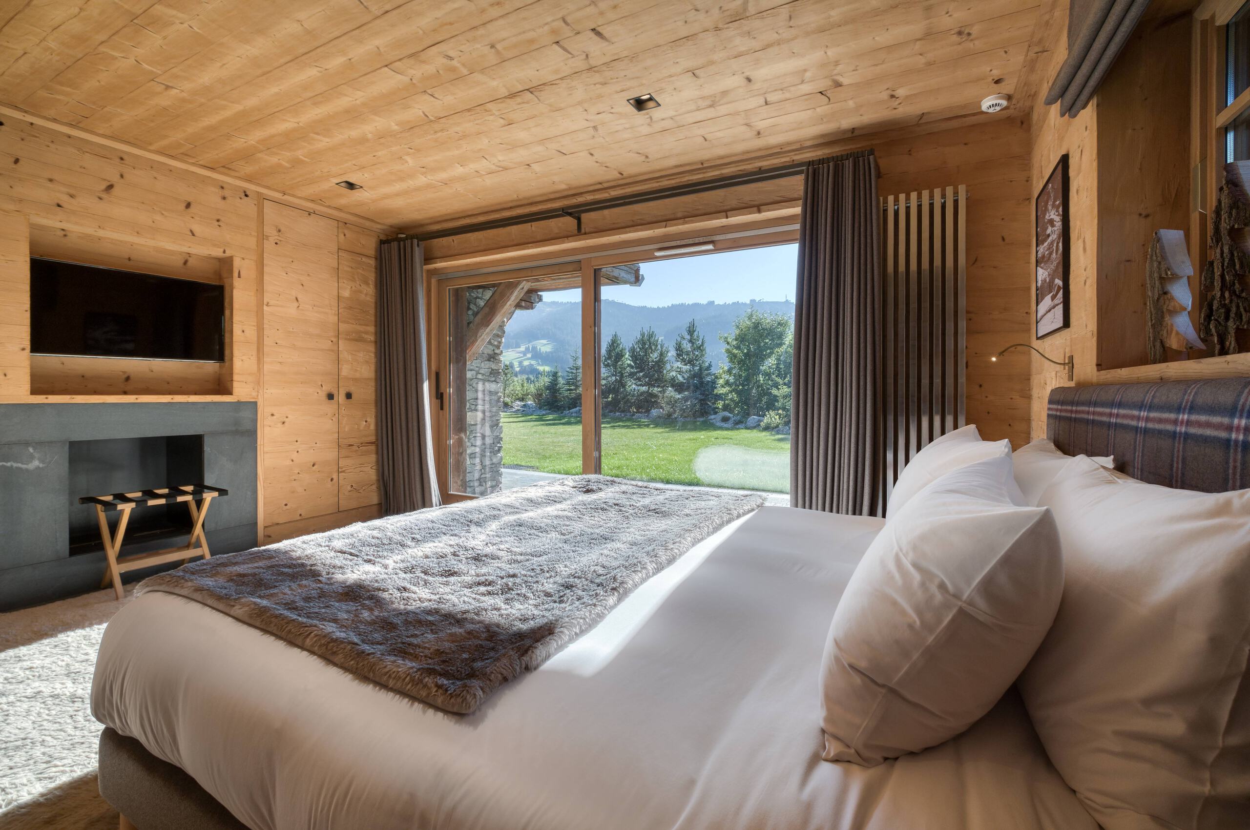 Chalet-atina-bedroom-tv-mountainview-cosy-alpine-design-luxury-stylish-interior-megeve-mont-d'arbois