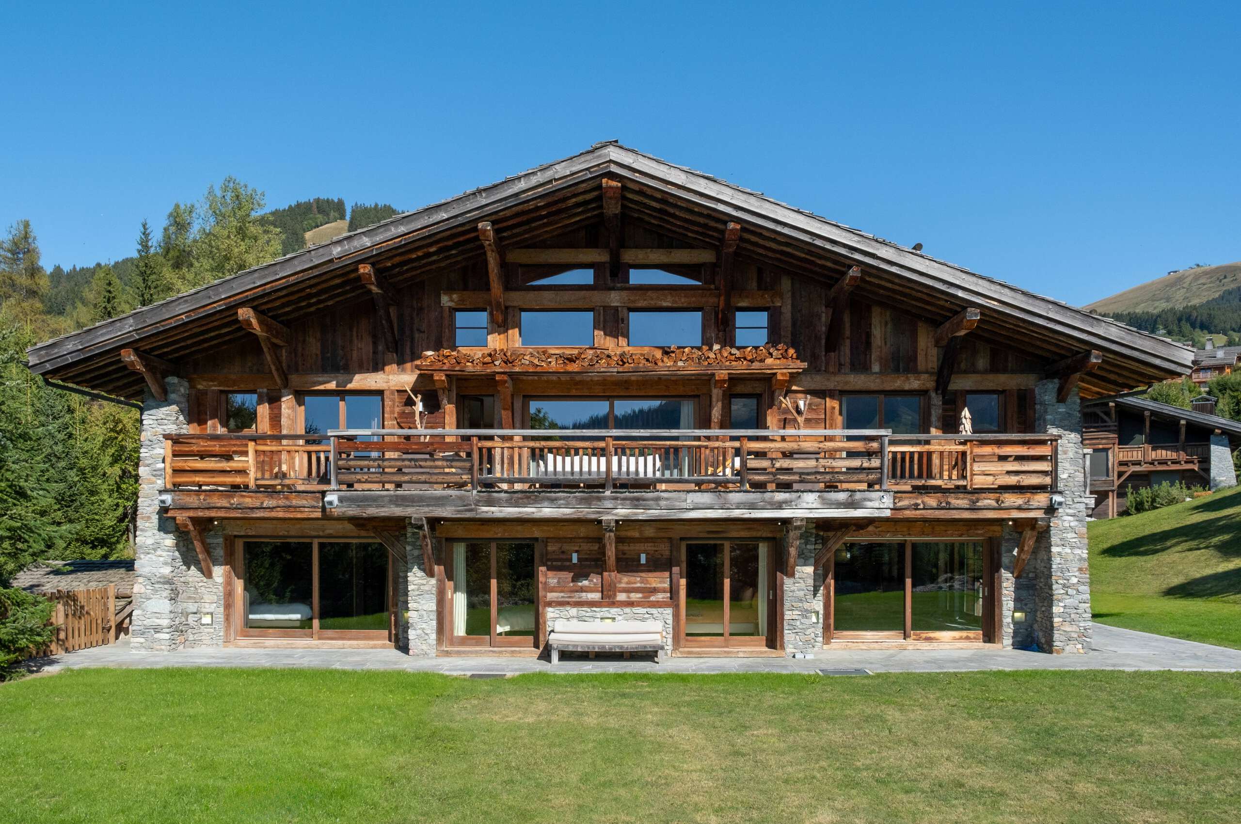 Chalet-atina-exterior-luxury-rental-retreat-alpine-elegance-megeve-mont-d'arbois
