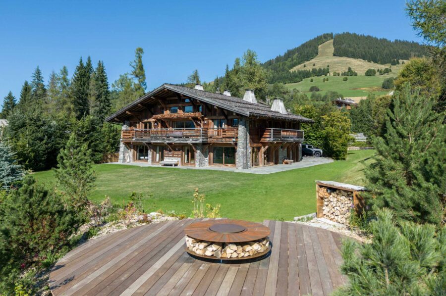 Chalet-atina-exterior-natural-beauty-remote-garden-luxury-rental-retreat-megeve-mont-d'arbois