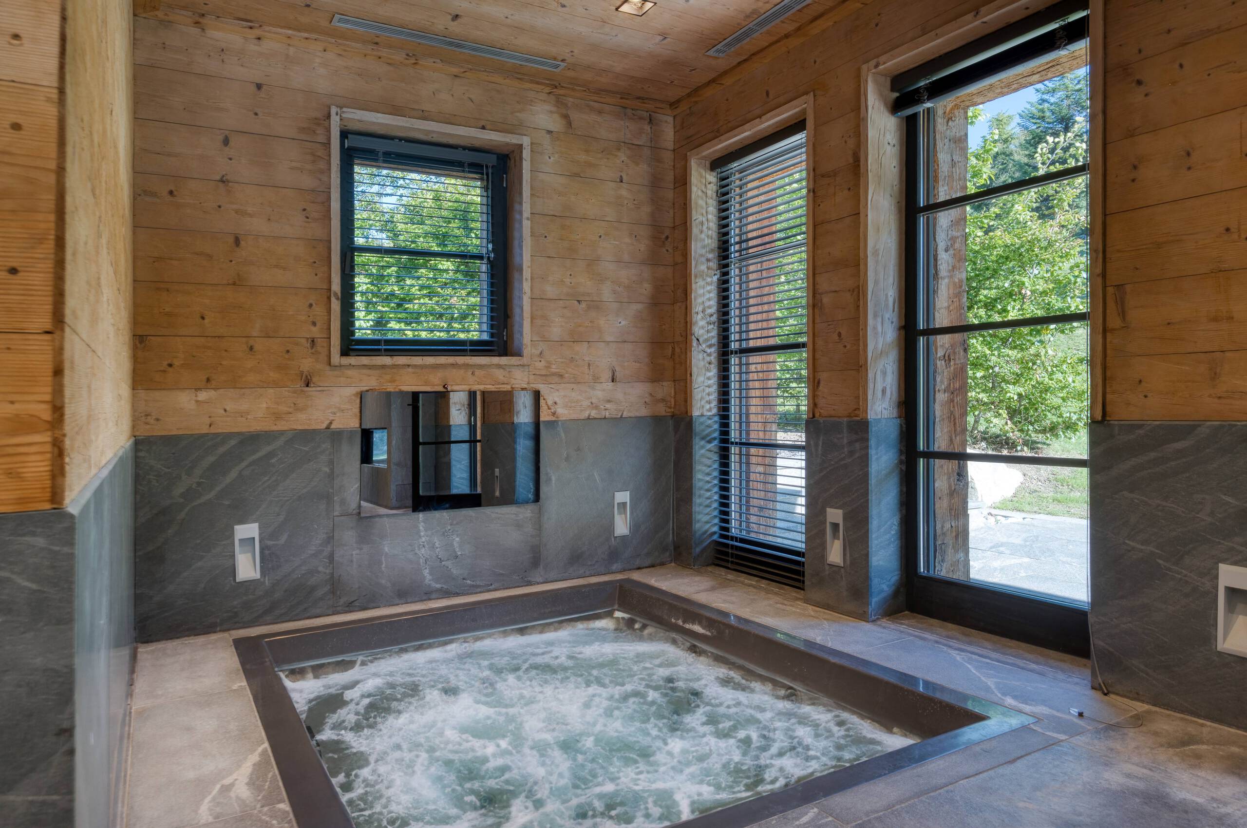 Chalet-atina-jacuzzi-hottub-spa-indoorpool-wellness-luxury-rental-retreat-megeve-mont-d'arbois