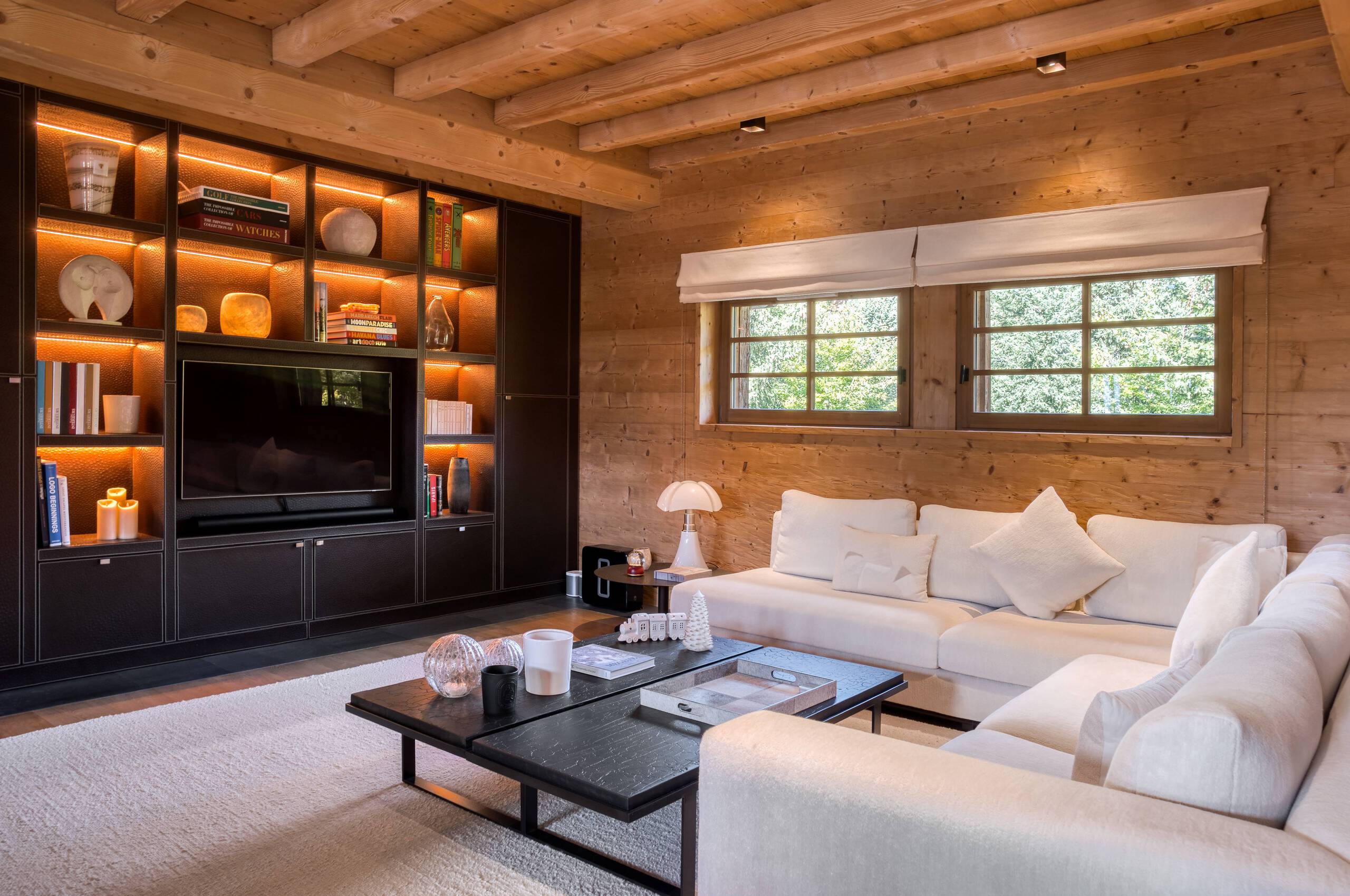 Chalet-atina-livingroom-tv-lounge-modern-elegant-stylsih-interiordesign-luxury-megeve-mont-d'arbois