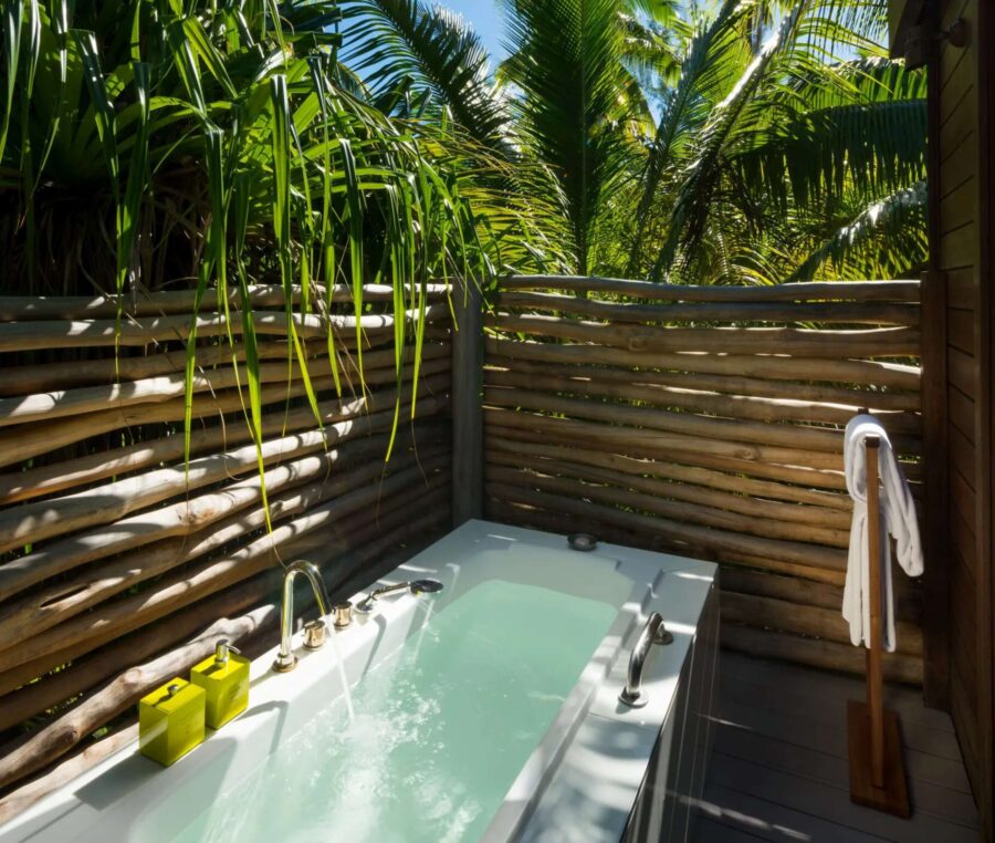 Villa-brandy-bathtub-bathroom-exterior-wildlife-forest-tropical-island-luxury-rental-tetiaroa