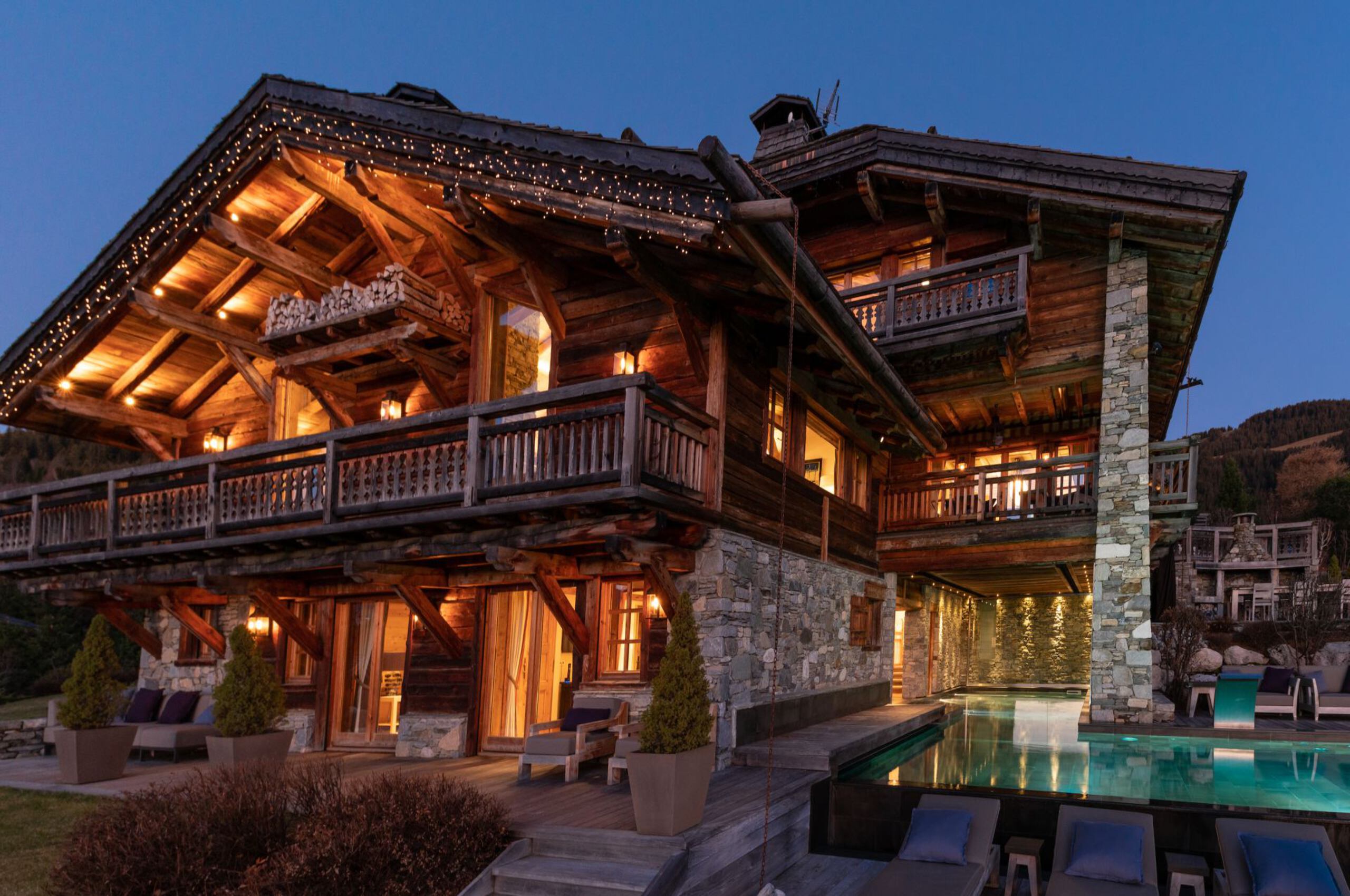 chalet-aliah-exterior-garden-outdoor-pool-luxury-alpine-rental-retreat-megeve