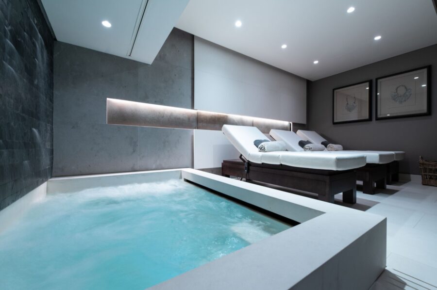 chalet-aliah-indoorpool-relaxation-area-wellness-spa-luxury-rental-retreat-megeve