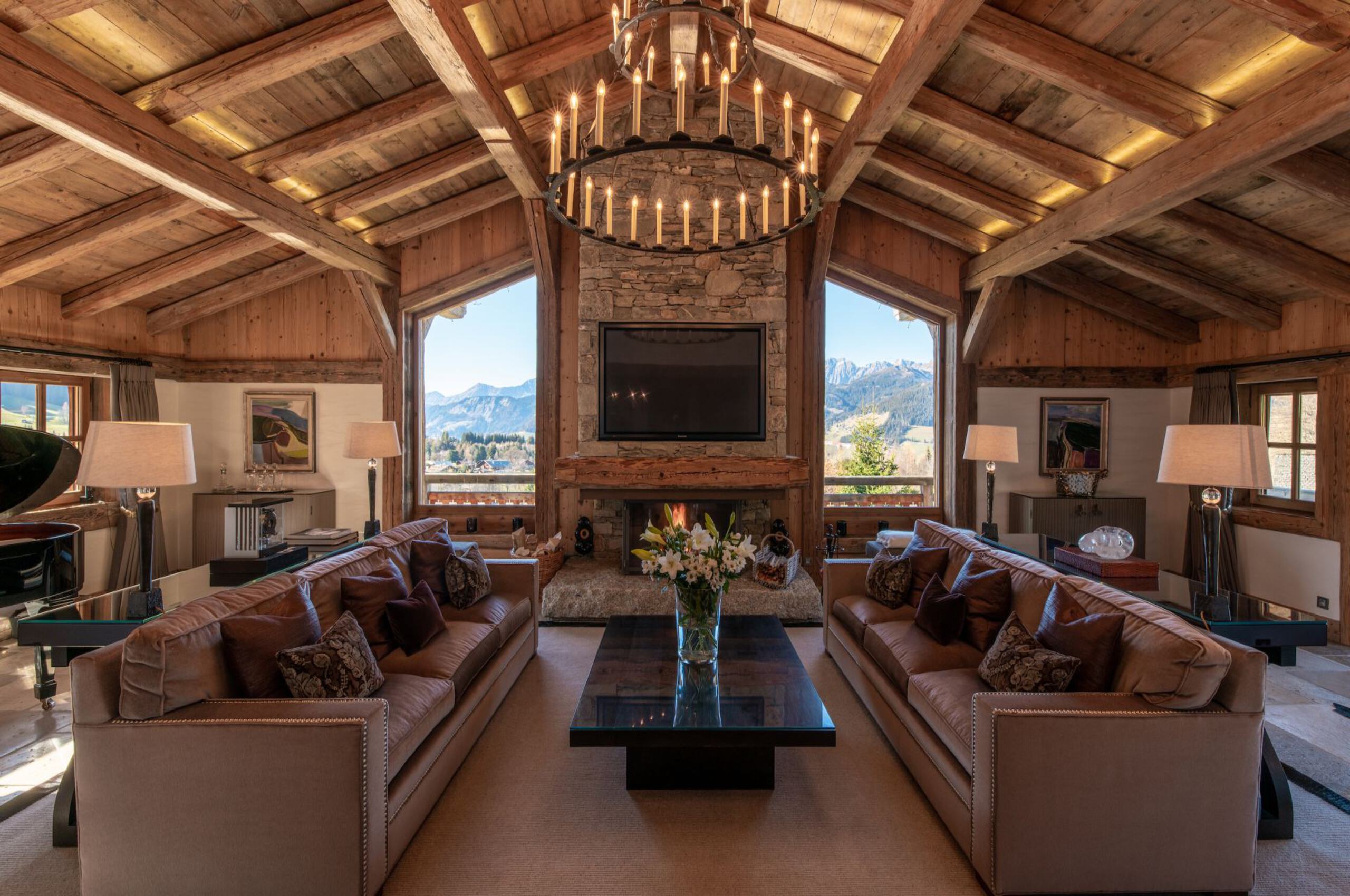 chalet-aliah-mainpage-livingroom-lounge-fireplace-grand-openplan-alpine-interior-luxury-rental-megeve