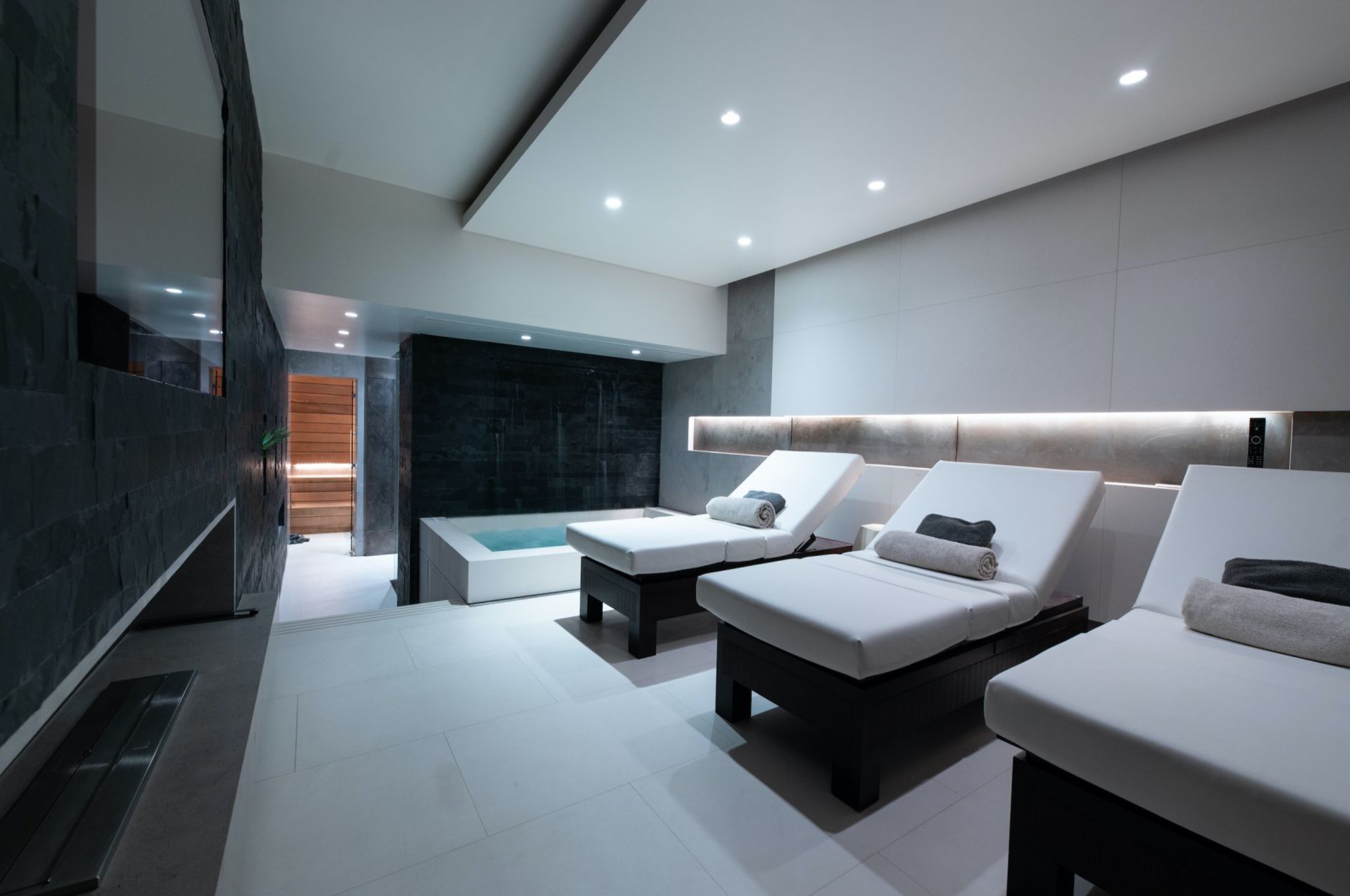chalet-aliah-relaxation-area-jacuzzi-spa-wellness-luxury-rental-retreat-megeve