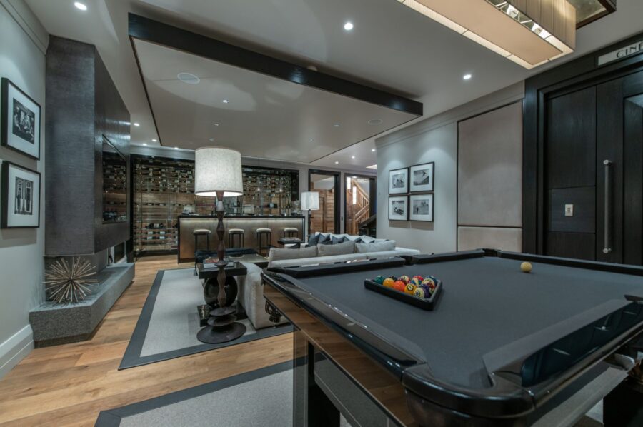 chalet-aliah-snooker-table-bar-games-lounge-hosting-entertainment-luxury-rental-retreat-megeve