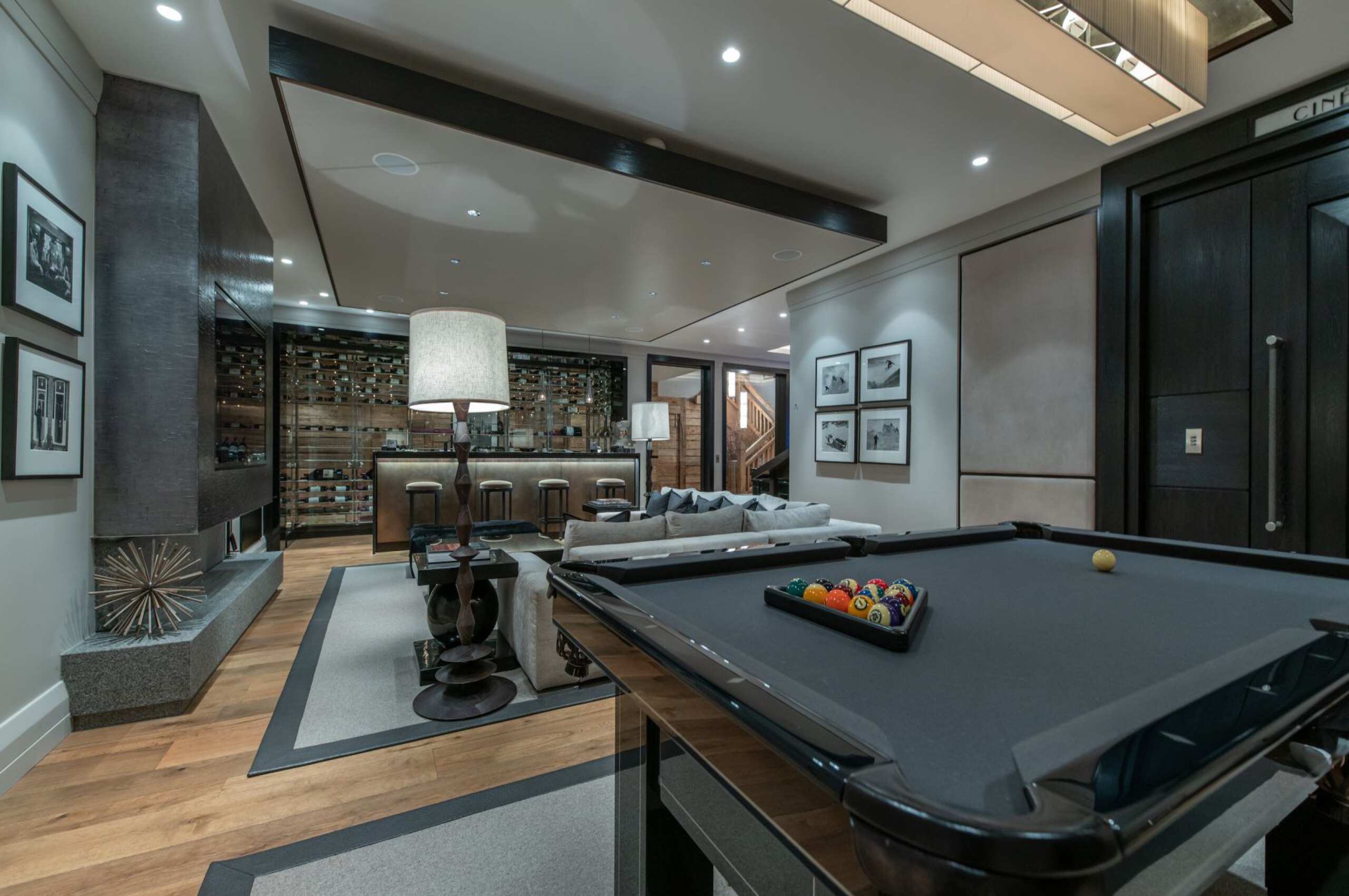 chalet-aliah-snooker-table-bar-games-lounge-hosting-entertainment-luxury-rental-retreat-megeve