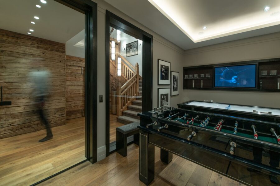 chalet-aliah-snooker-table-gamesroom-tv-hosting-entertainment-luxury-rental-retreat-megeve