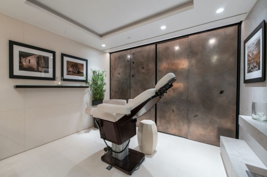 chalet-aliah-treatment-room-massage-hairdressing-wellness-spa-luxury-rental-retreat-megeve