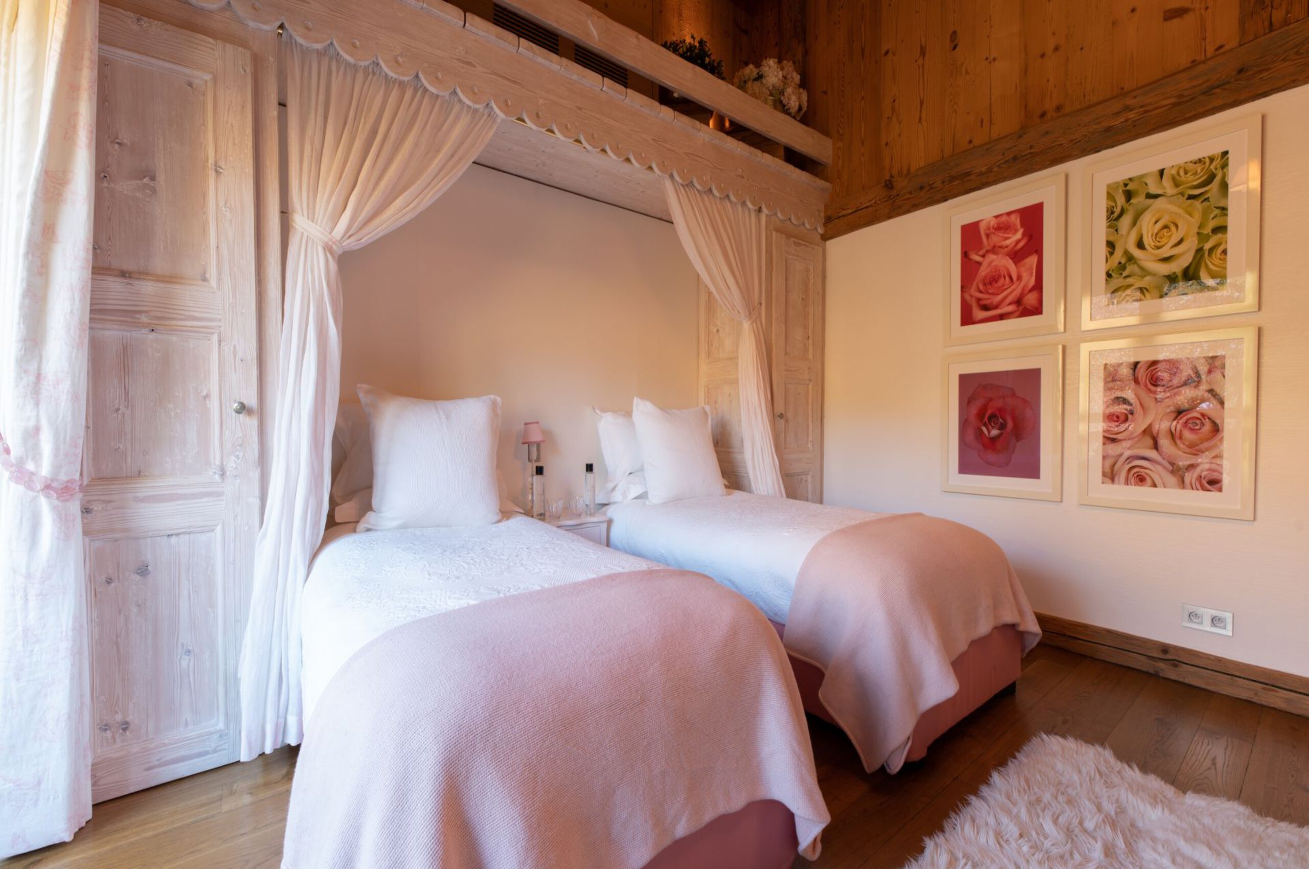 chalet-aliah-twin-bedroom-traditional-cosy-alpine-interior-luxury-rental-retreat-megeve
