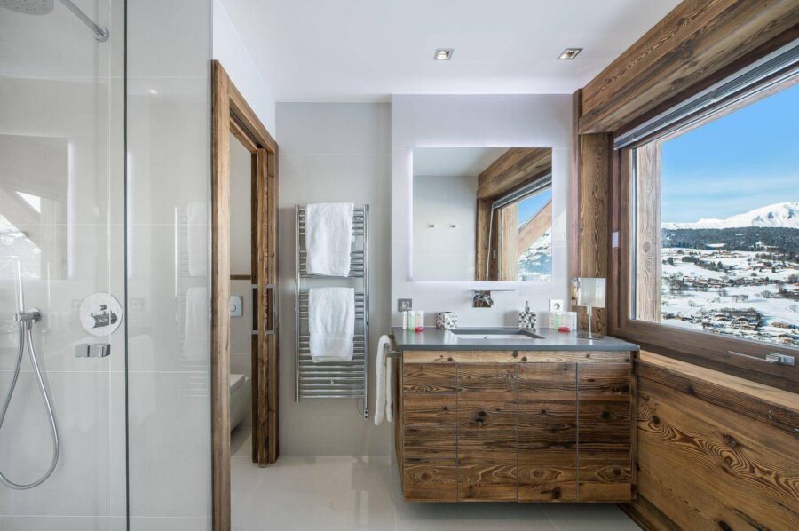 chalet-araceli-bathroom-shower-sink-modern-spacious-mountainviews-luxury-megeve-princesse