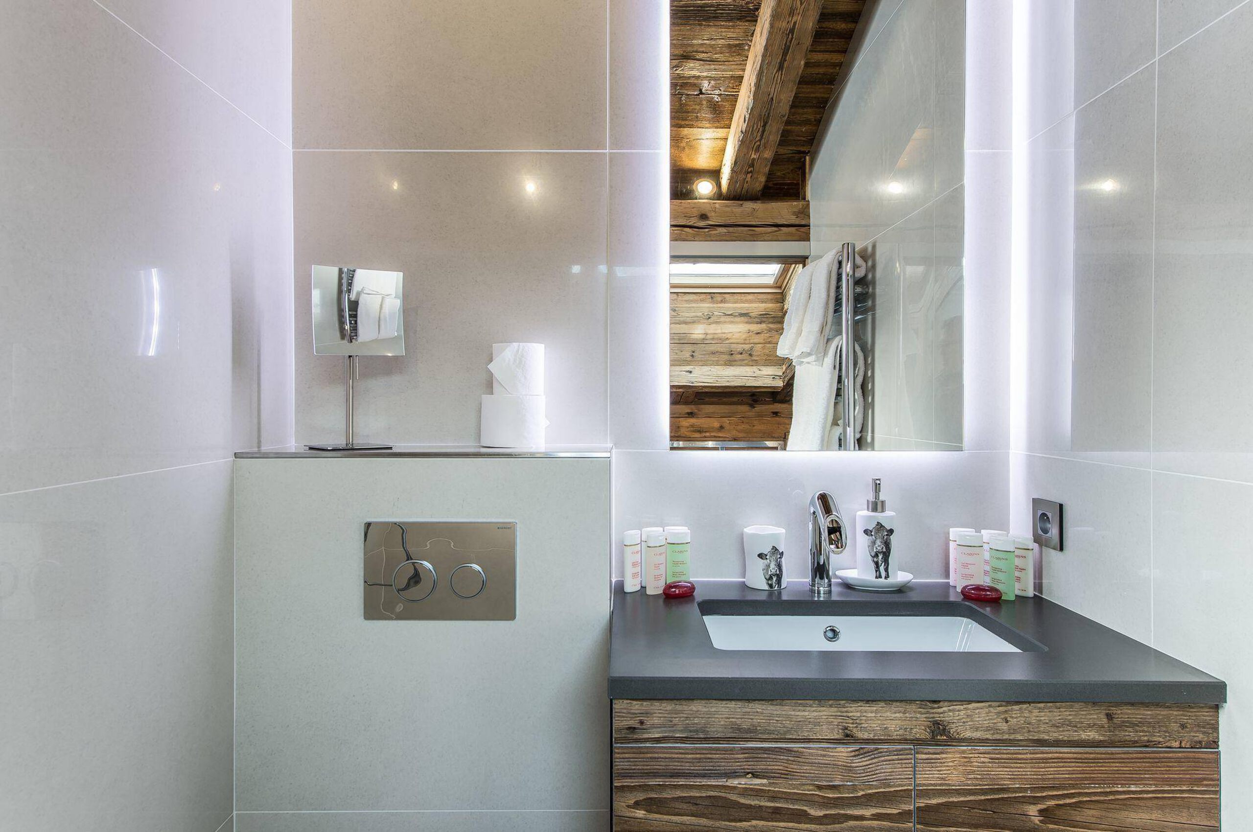 chalet-araceli-bathroom-sink-modern-alpine-luxury-retreat-megeve-princesse