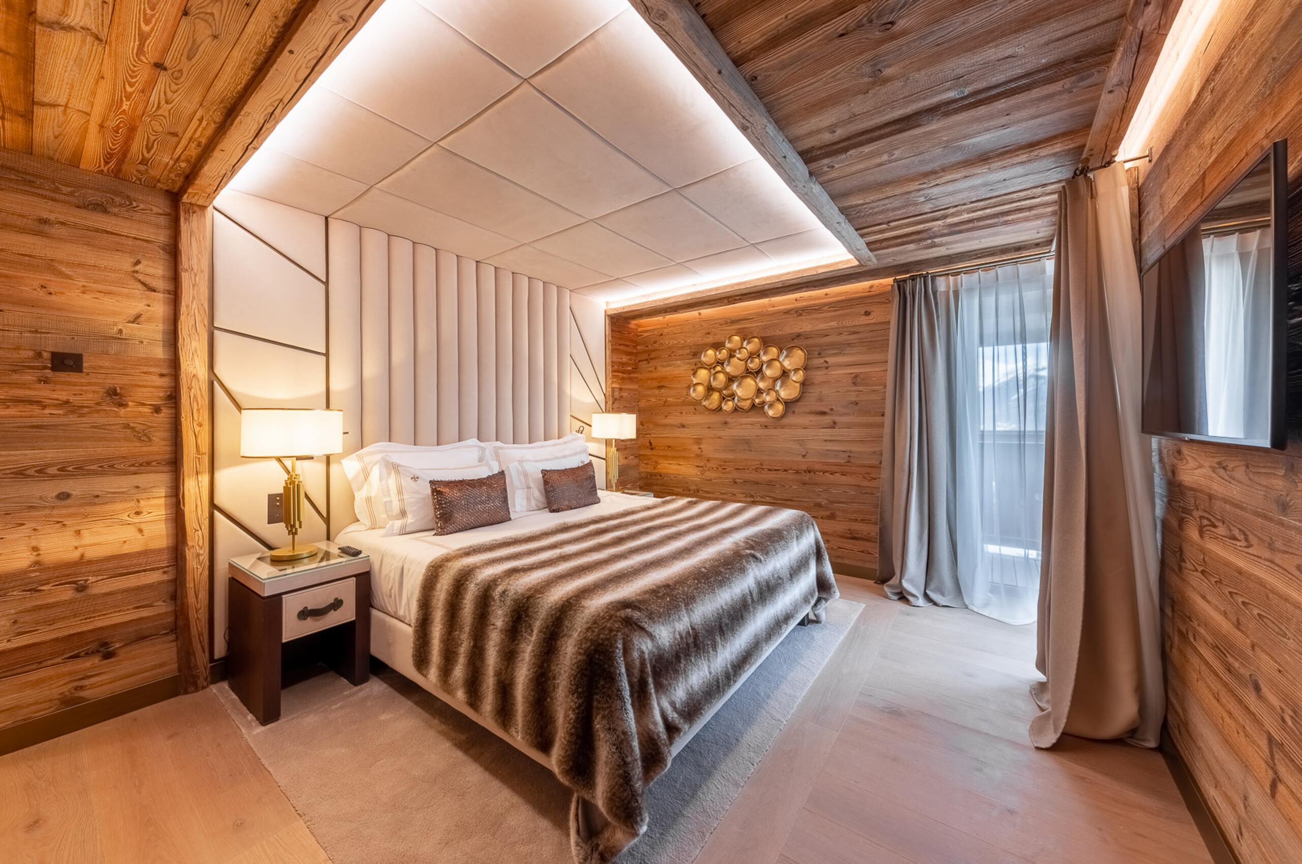 chalet-avery-bedroom-modern-elegant-alpine-chic-interior-luxury-rental-retreat-courchevel1650