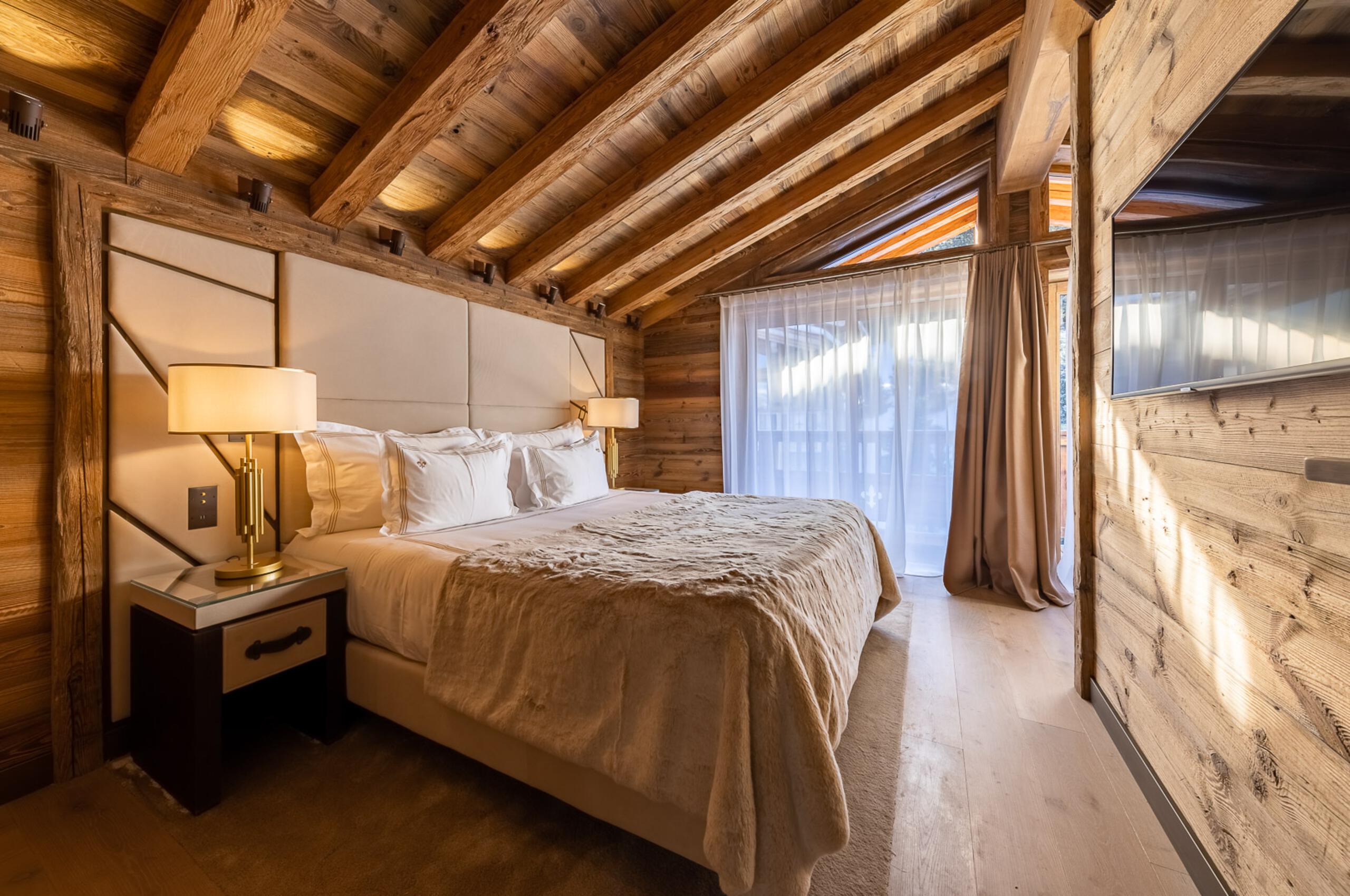 chalet-avery-bedroom-stylish-elegant-alpine-interior-design-luxury-rental-retreat-courchevel1650