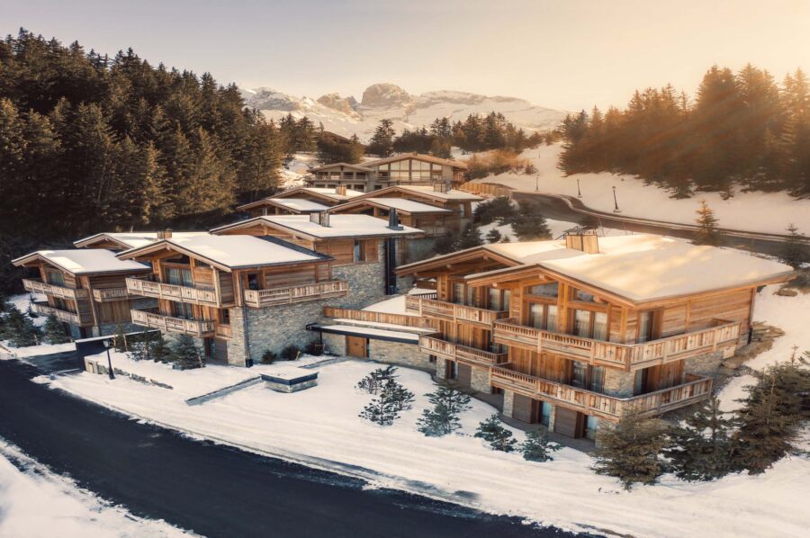 chalet-avery-exterior-mountainviews-primelocation-luxury-alpine-rental-retreat-courchevel1650