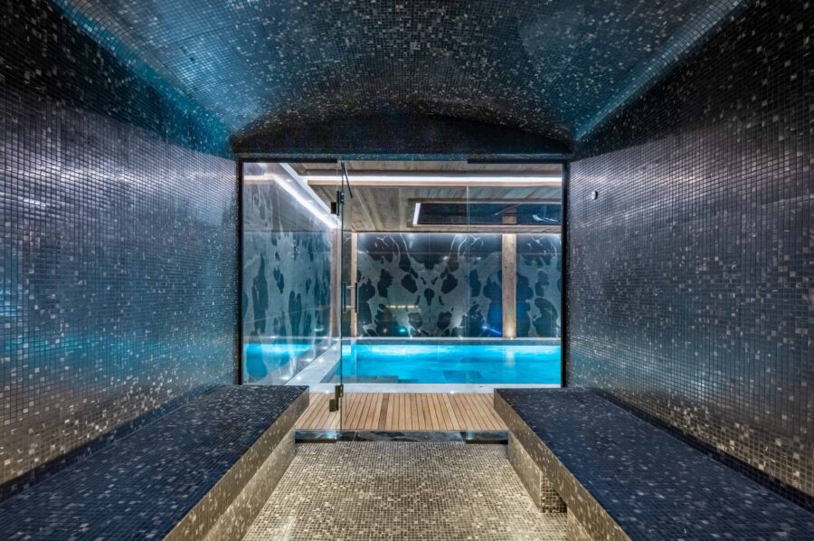 chalet-avery-steamroom-hammam-spa-wellness-indoorpool-relaxation-luxury-courchevel1650