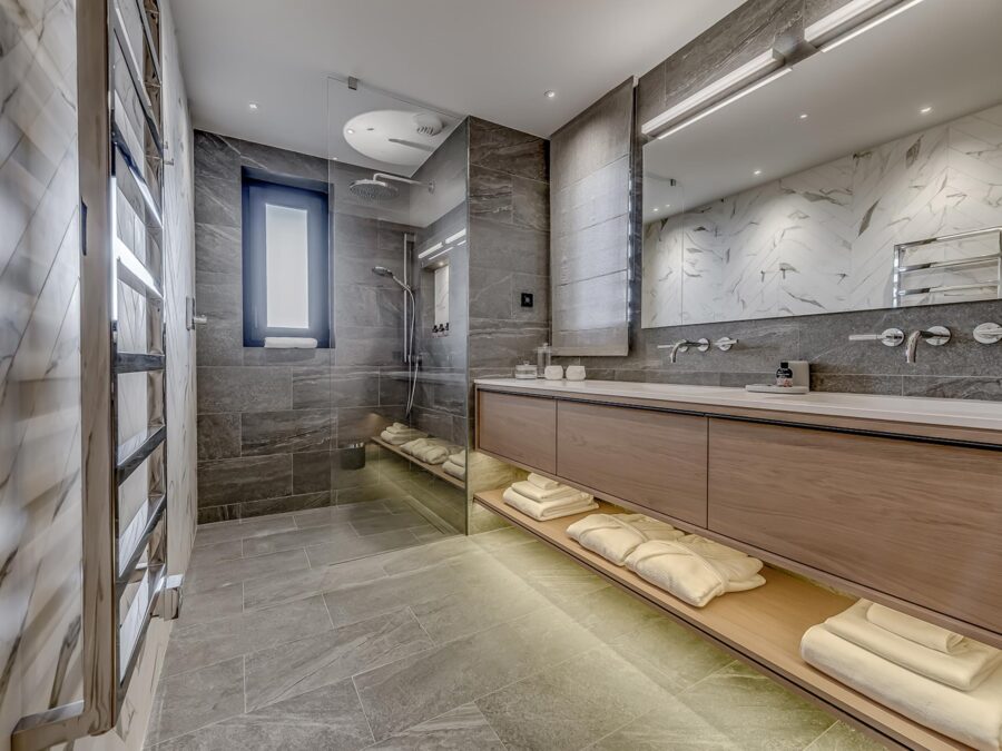 chalet-bea-bathroom-italian-shower-double-sink-sleek-modern-design-luxury-courchevel1650