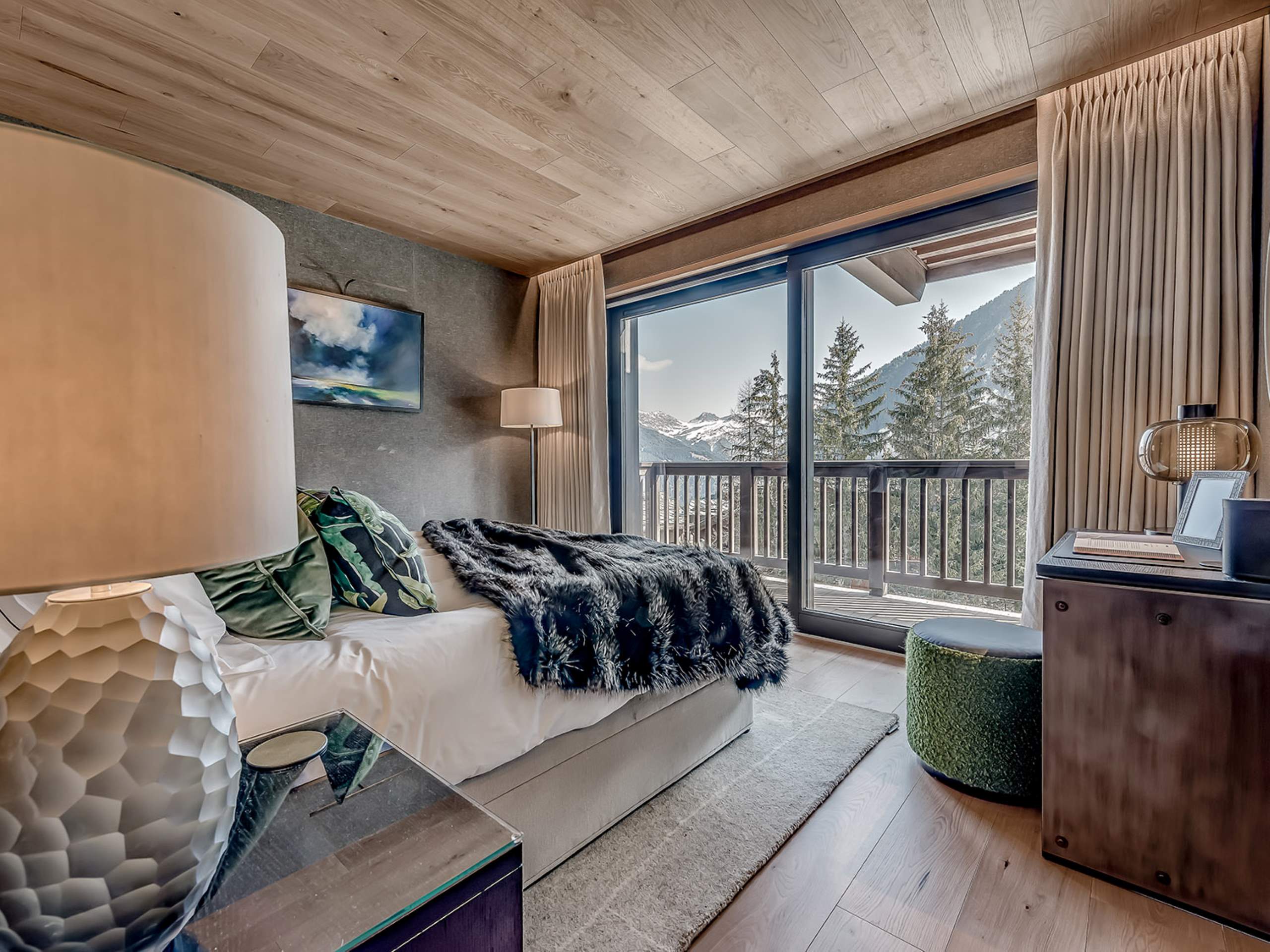 chalet-bea-bedroom-balcony-mountain-views-serene-modern-alpine-interiors-luxury-courchevel1650