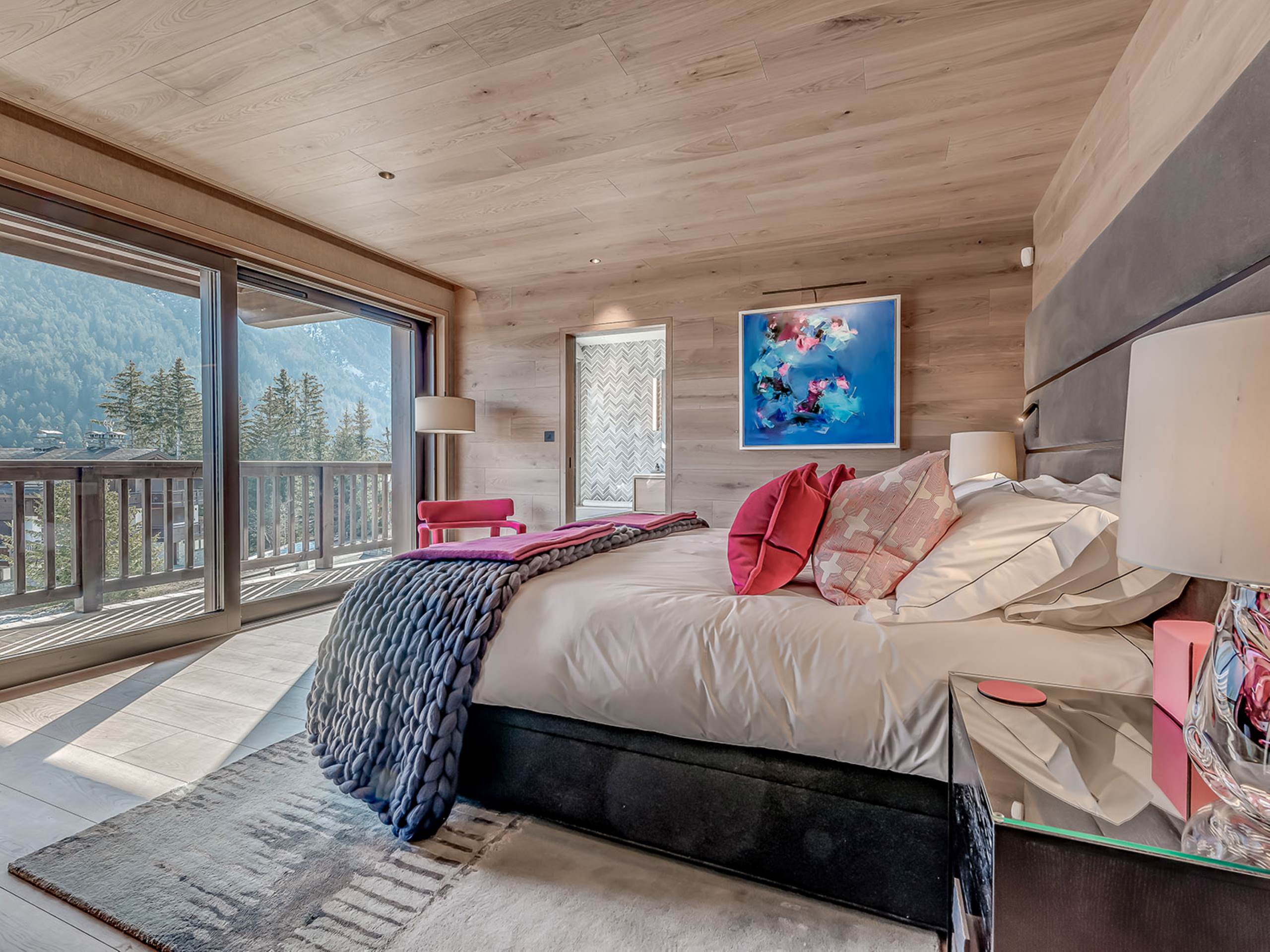 chalet-bea-bedroom-mountain-views-balcony-ensuite-sleek-serene-modern-design-luxury-courchevel1650