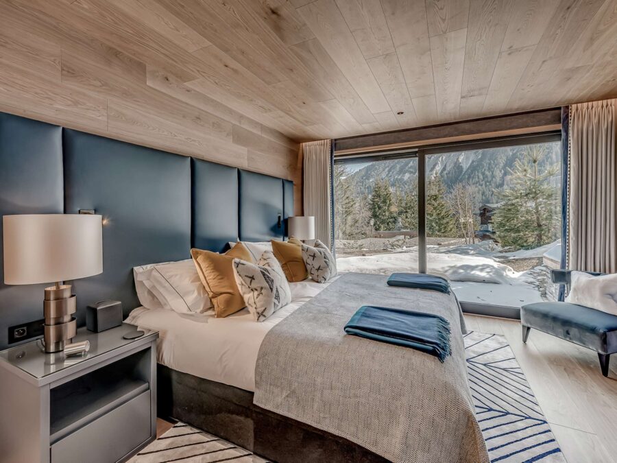 chalet-bea-bedroom-mountain-views-sleek-elegant-alpine-interior-luxury-rental-courchevel1650