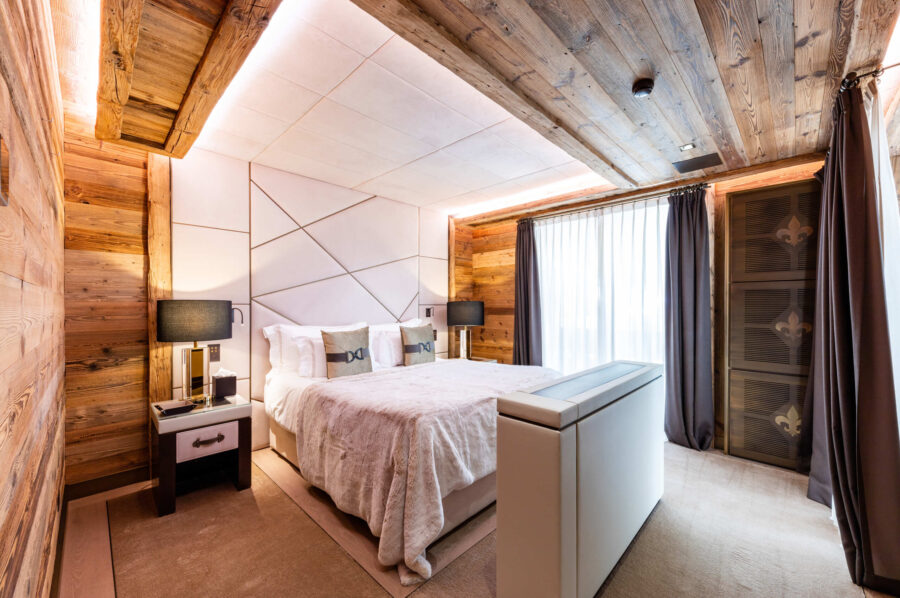 chalet-criselda-bedroom-modern-luxury-elegant-alpine-interiordesign-crans-montana