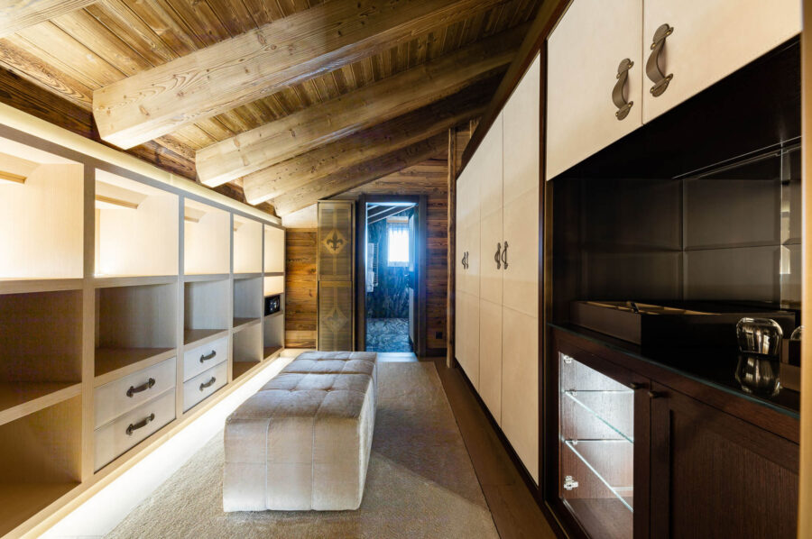 chalet-criselda-dressingroom-walk-in-wardrobe-modern-luxury-alpine-design-crans-montana