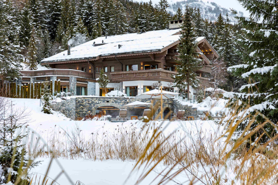 chalet-criselda-exterior-luxury-rental-retreat-mountainviews-crans-montana