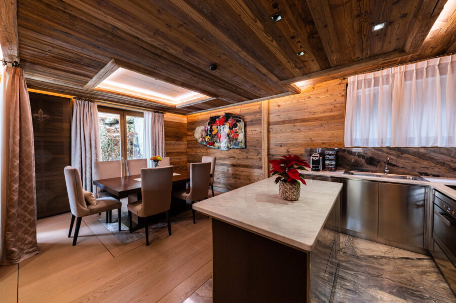 chalet-criselda-kitchen-diningroom-openplan-cosy-alpine-interior-luxury-retreat-crans-montana