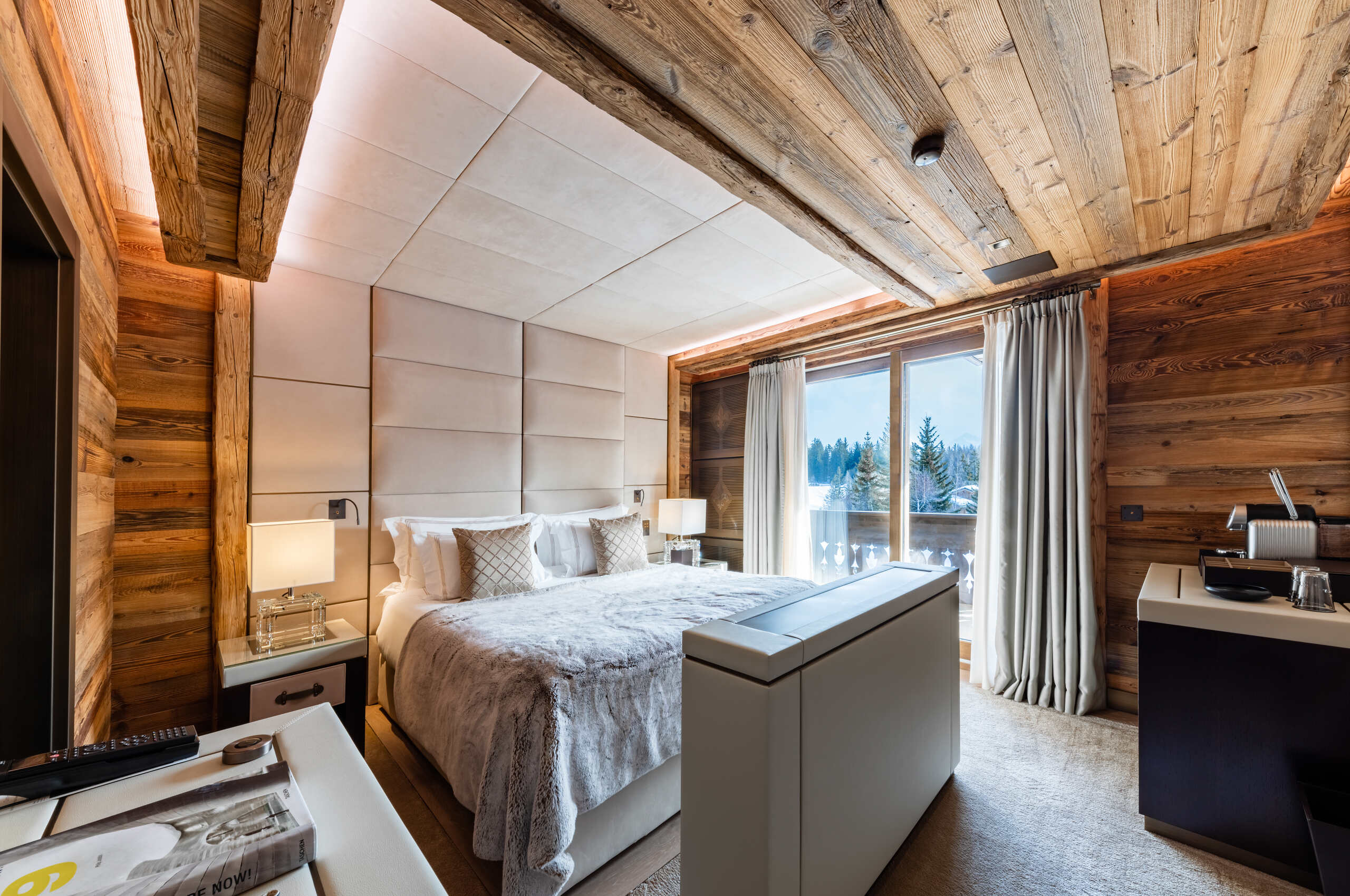 chalet-criselda-mainpage-scenicviews-modern-luxury-alpine-design-bespoke-retreat-crans-montana