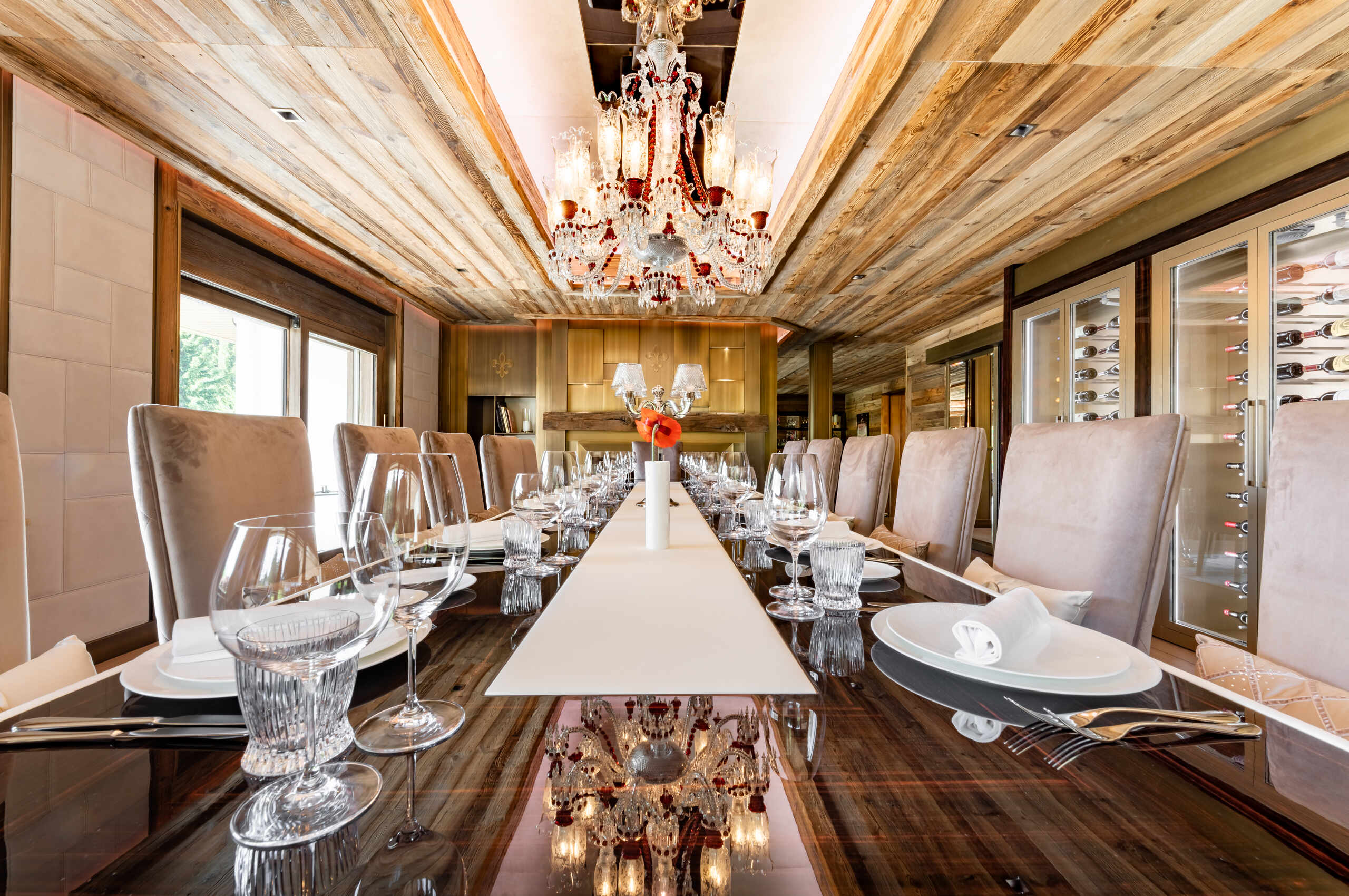 chalet-croia-diningtable-diningroom-luxury-modern-alpine-interiordesign-crans-montana