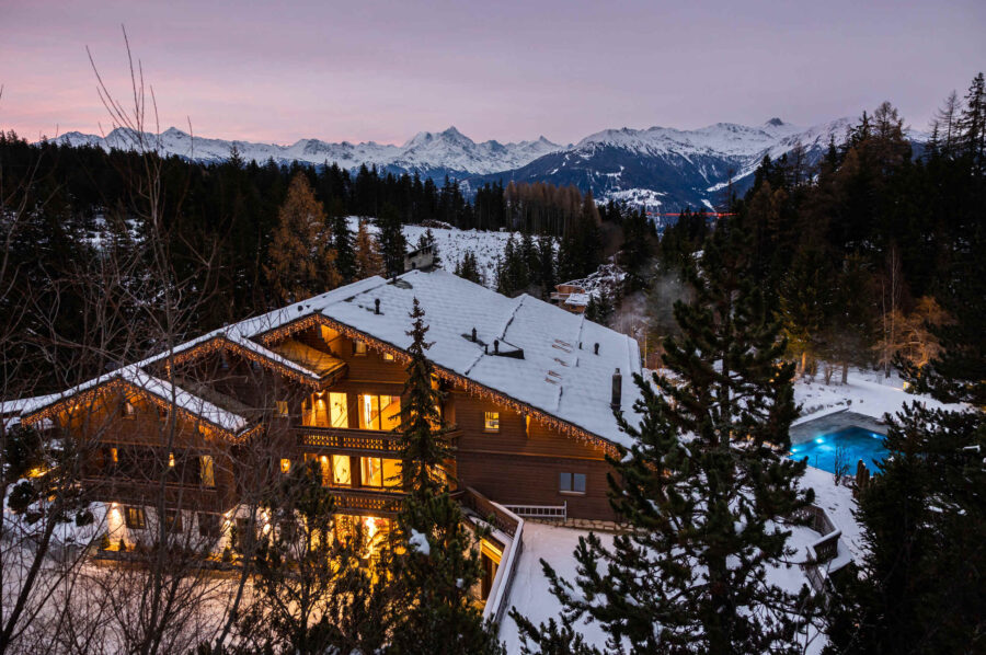 chalet-croia-exterior-mountainview-luxury-rental-retreat-alps-crans-montana