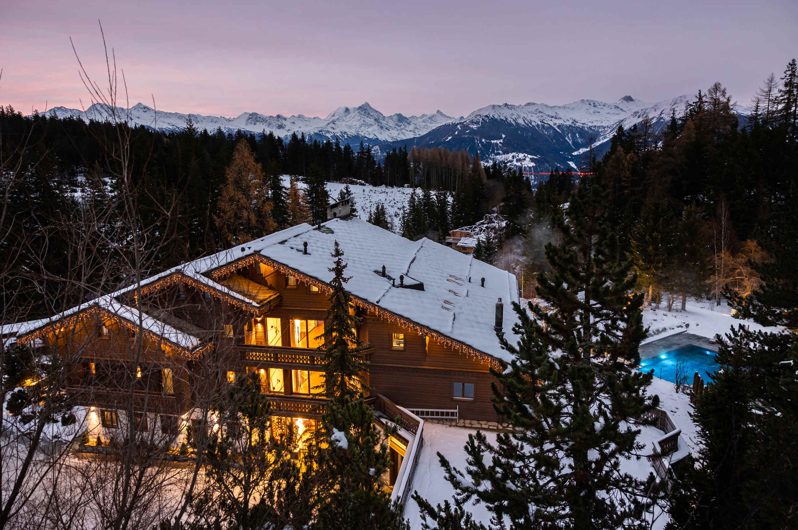 chalet-croia-exterior-mountainview-luxury-rental-retreat-alps-crans-montana