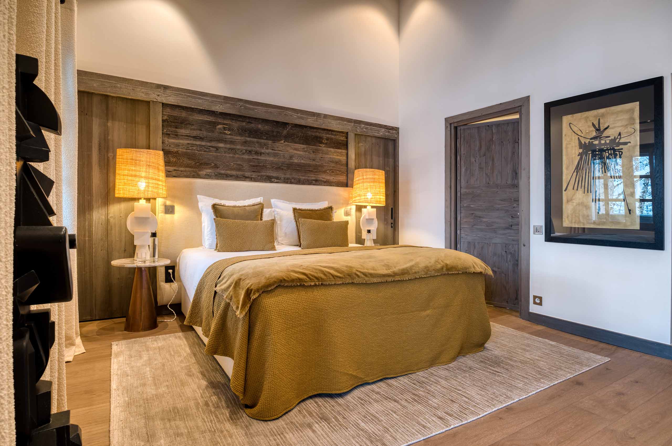 chalet-dala-bedroom-artwork-modern-elegnat-style-luxury-alpine-rental-retreat-megeve