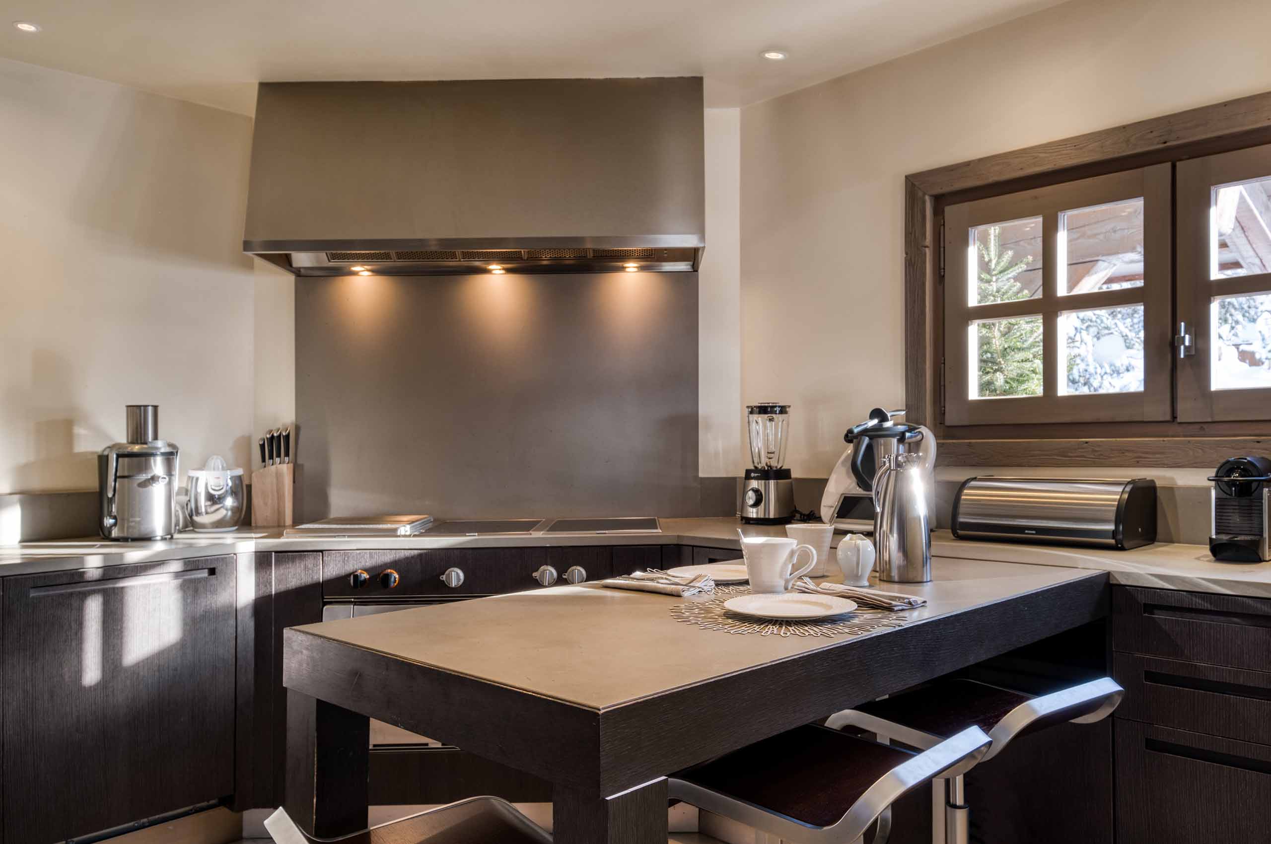 chalet-dala-kitchen-sleek-modern-design-luxury-megeve