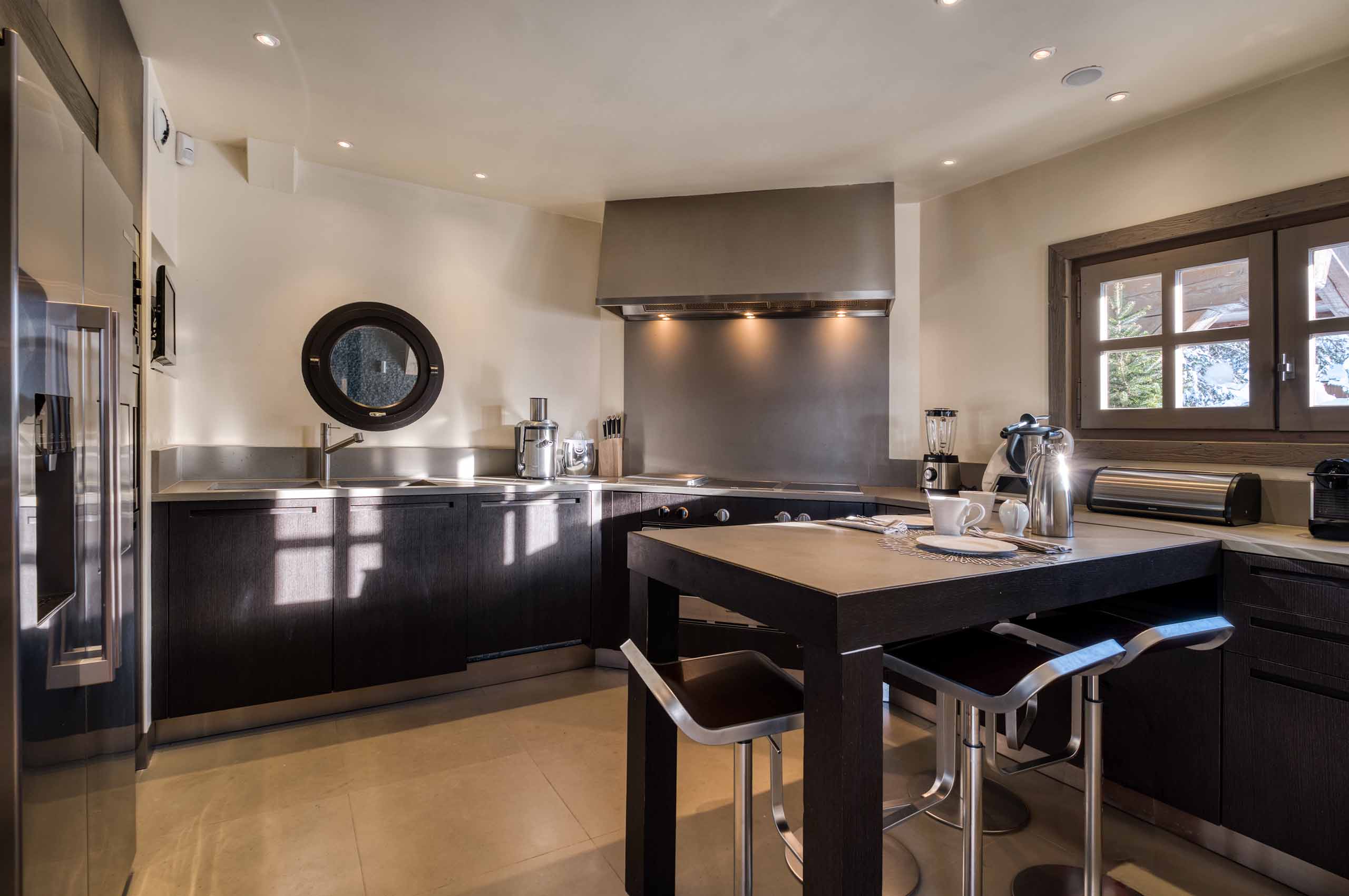 chalet-dala-kitchen-sleek-modern-elegant-design-luxury-rental-megeve