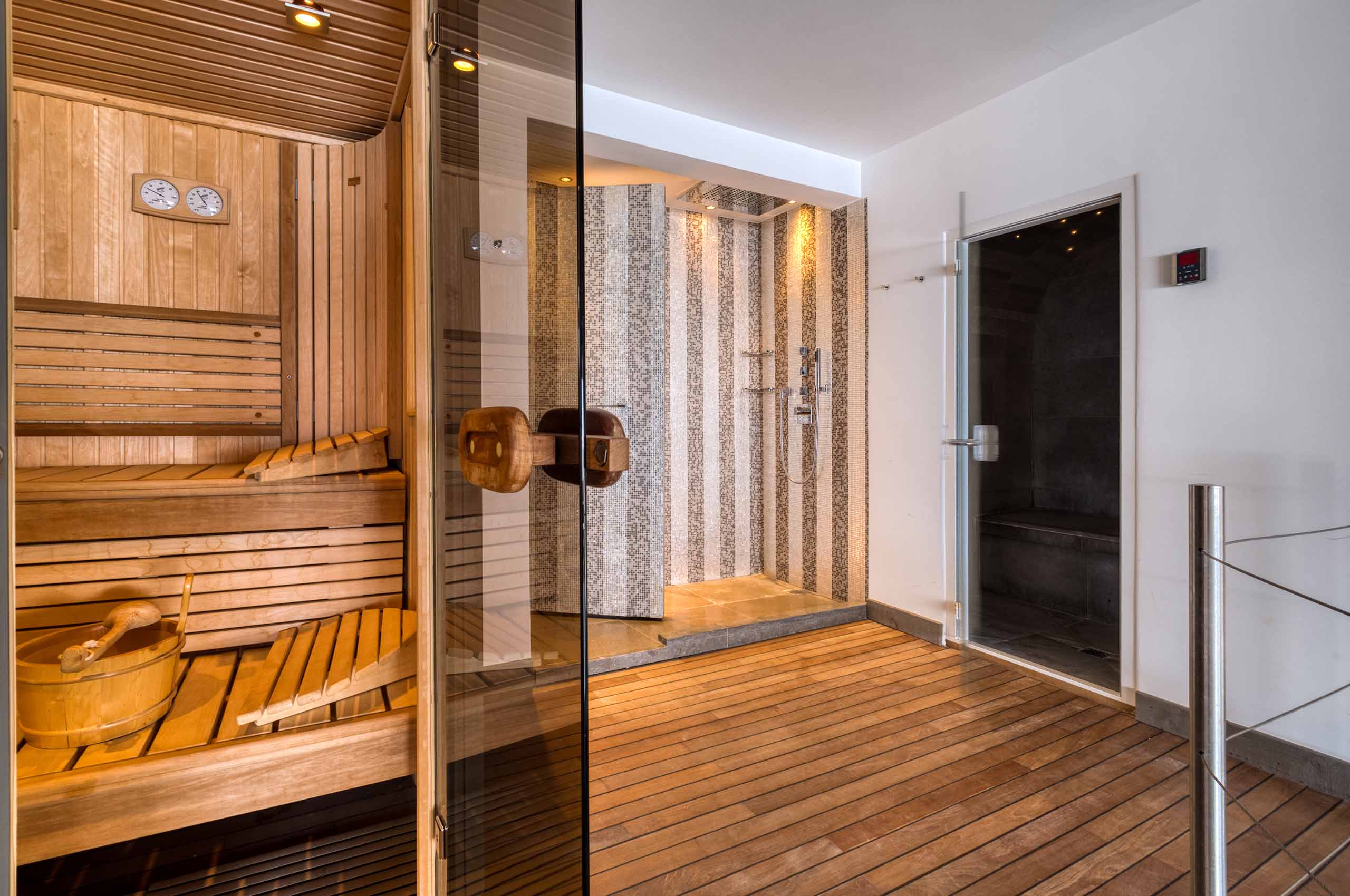 chalet-dala-sauna-steamroom-spa-indoorpool-wellness-relaxation-luxury-retreat-megeve