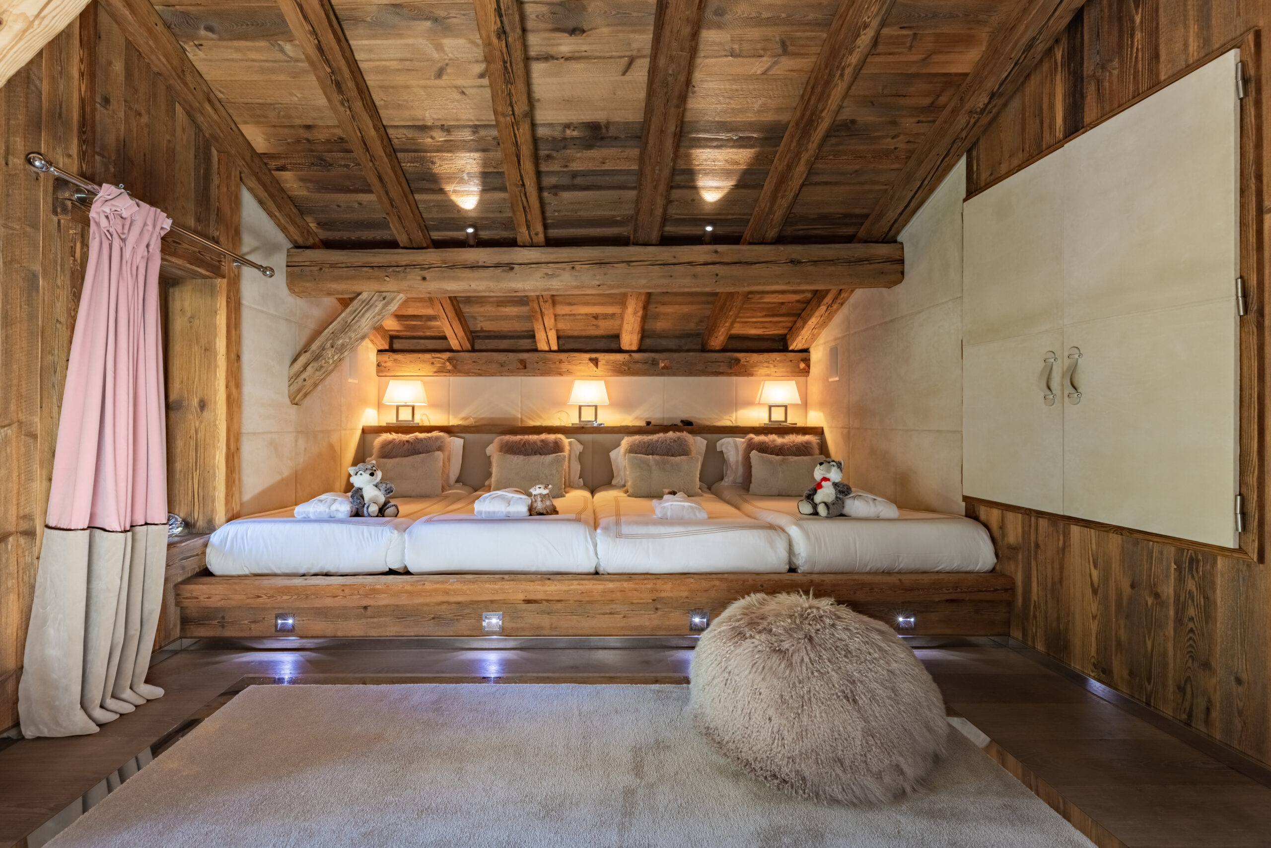chalet-deuce-childrens-bedroom-dormitory-family-friendly-luxury-alpine-interior-megeve