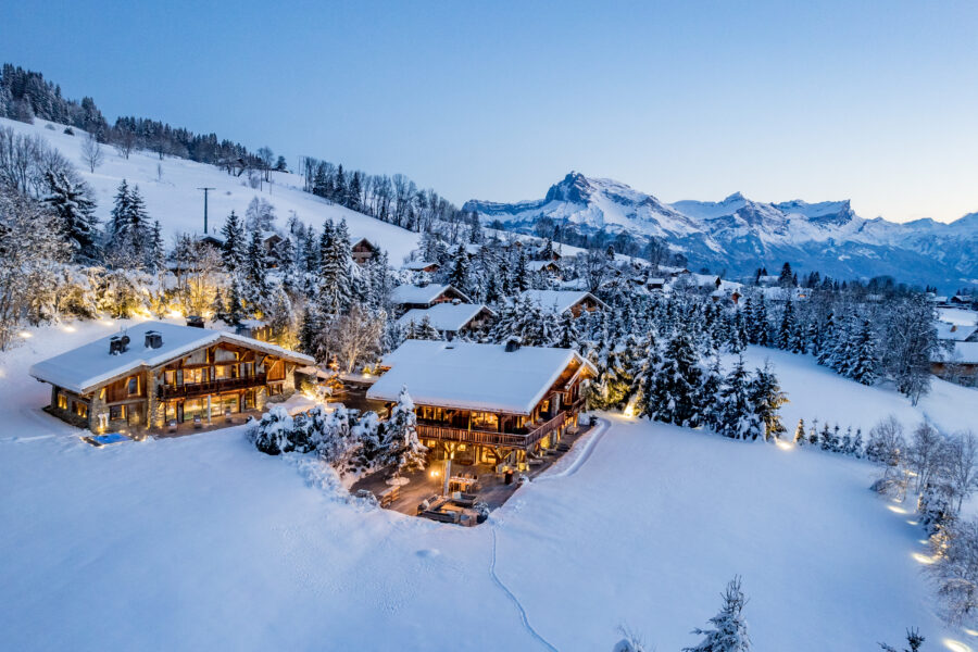 chalet-deuce-exterior-mountainviews-stunning-scence-cosy-luxury-alpine-retreat-megeve
