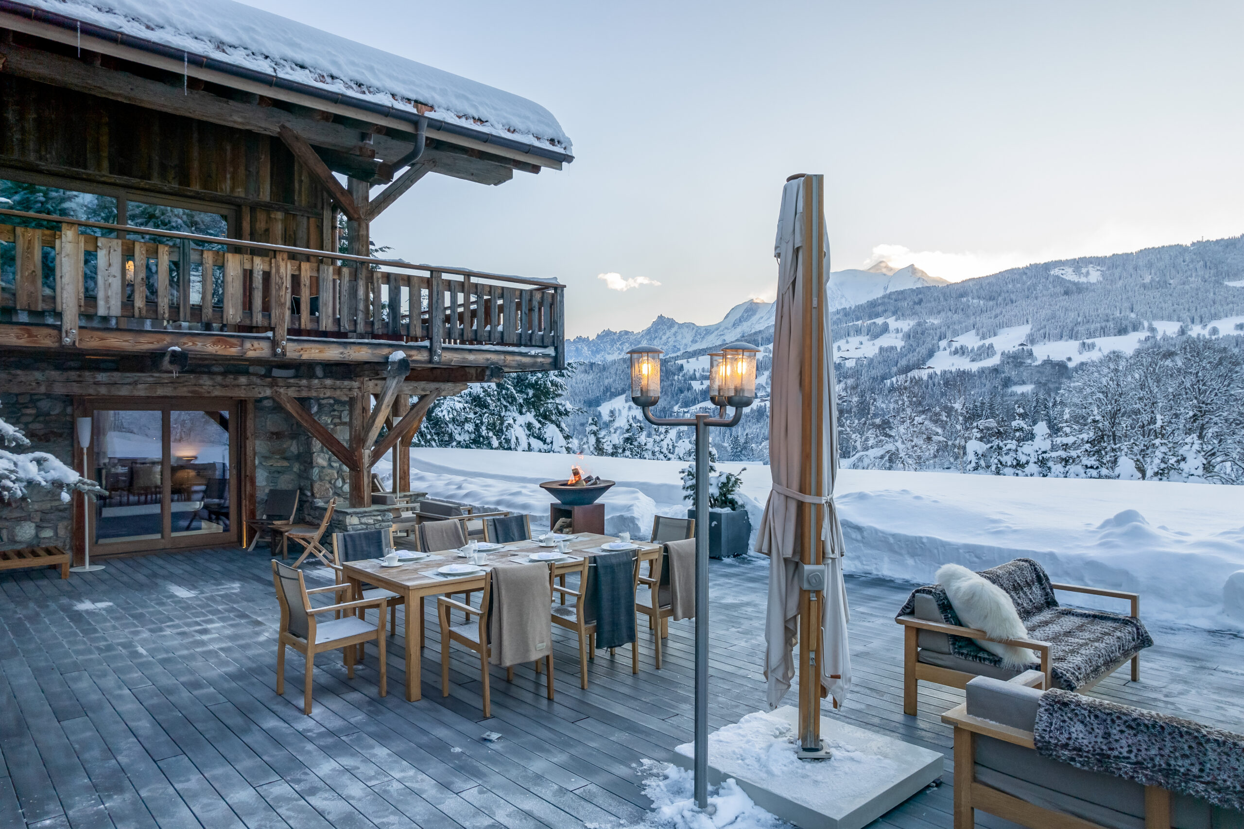 chalet-deuce-exterior-terrace-outdoor-dining-seating-mountainviews-luxury-rental-retreat-megeve