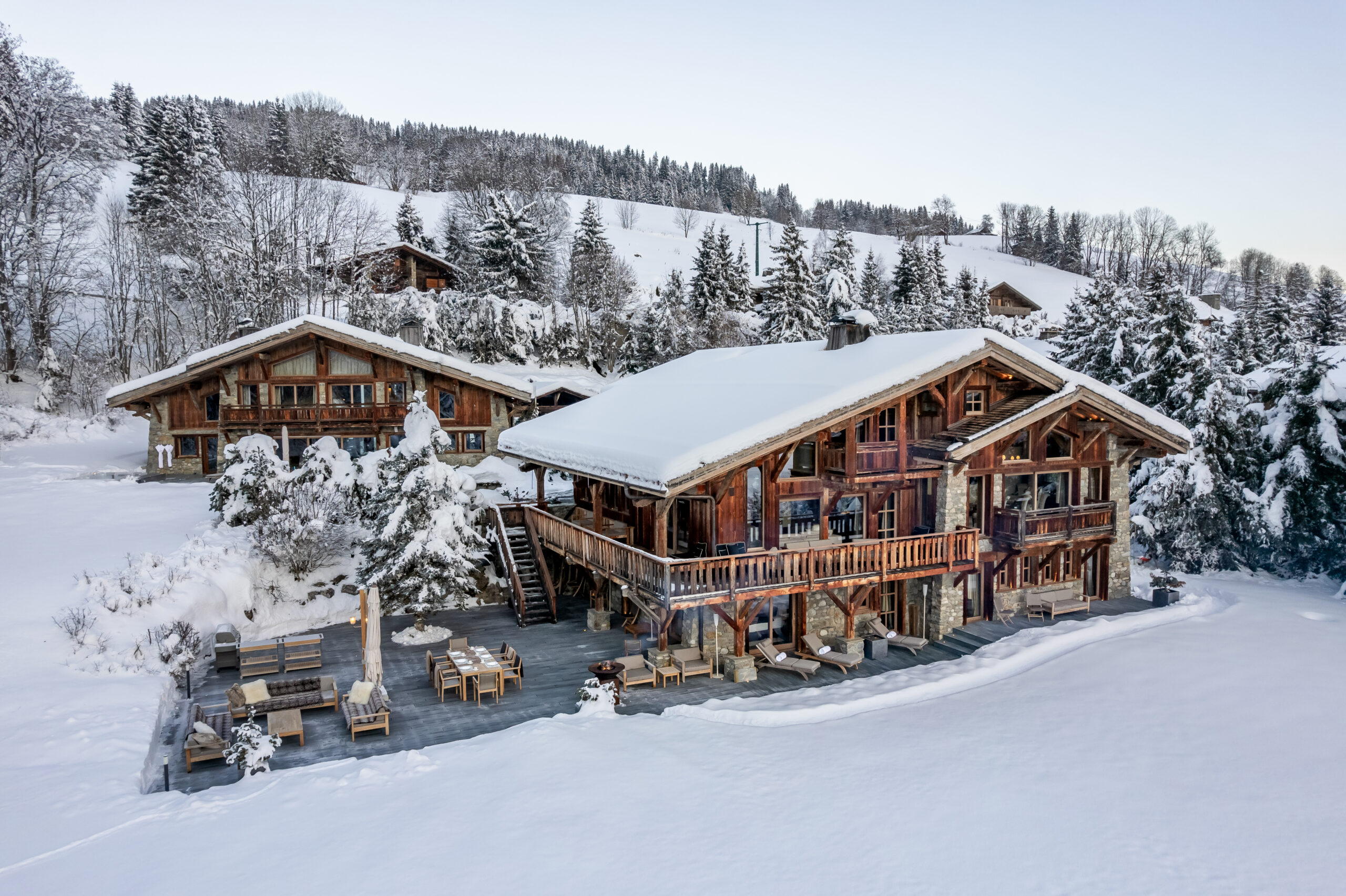 chalet-deuce-exterior-winter-luxury-rental-retreat-alpine-elegance-megeve