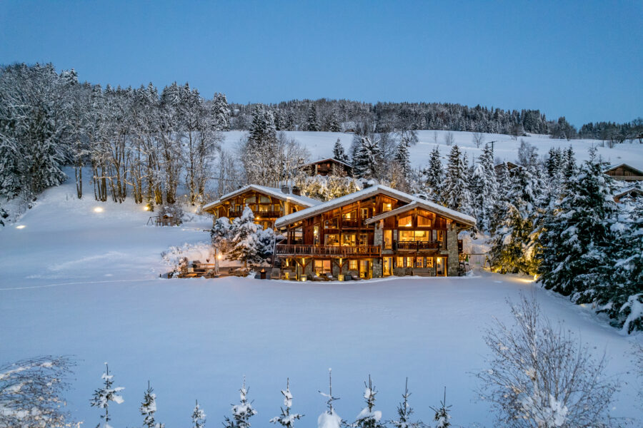 chalet-deuce-exterior-winter-night-luxury-cosy-alpine-retreat-rental-property-megeve