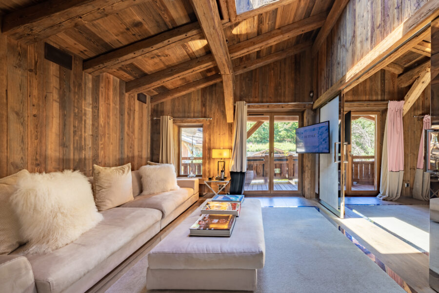 chalet-deuce-lounge-balcony-cosy-bright-spacious-luxury-retreat-megeve
