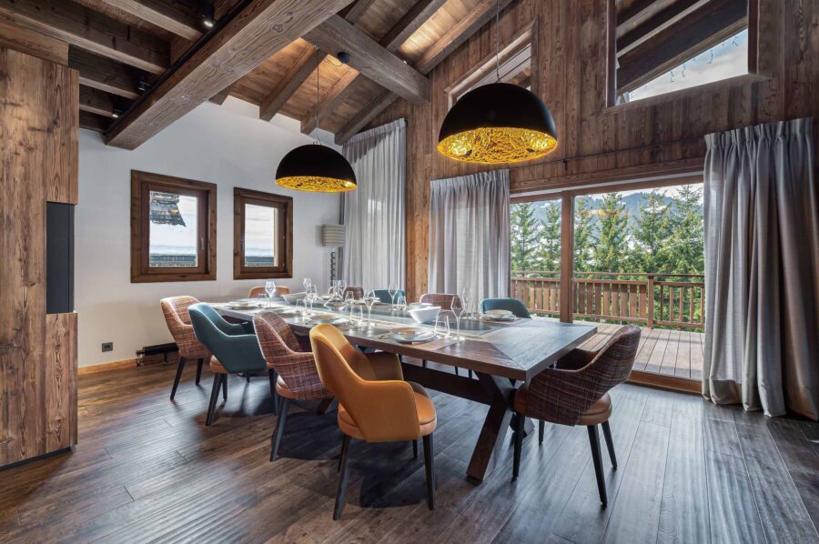 chalet-diane-diningroom-balcony-mountainviews-spacious-bright-stylish-interior-megeve-luxury