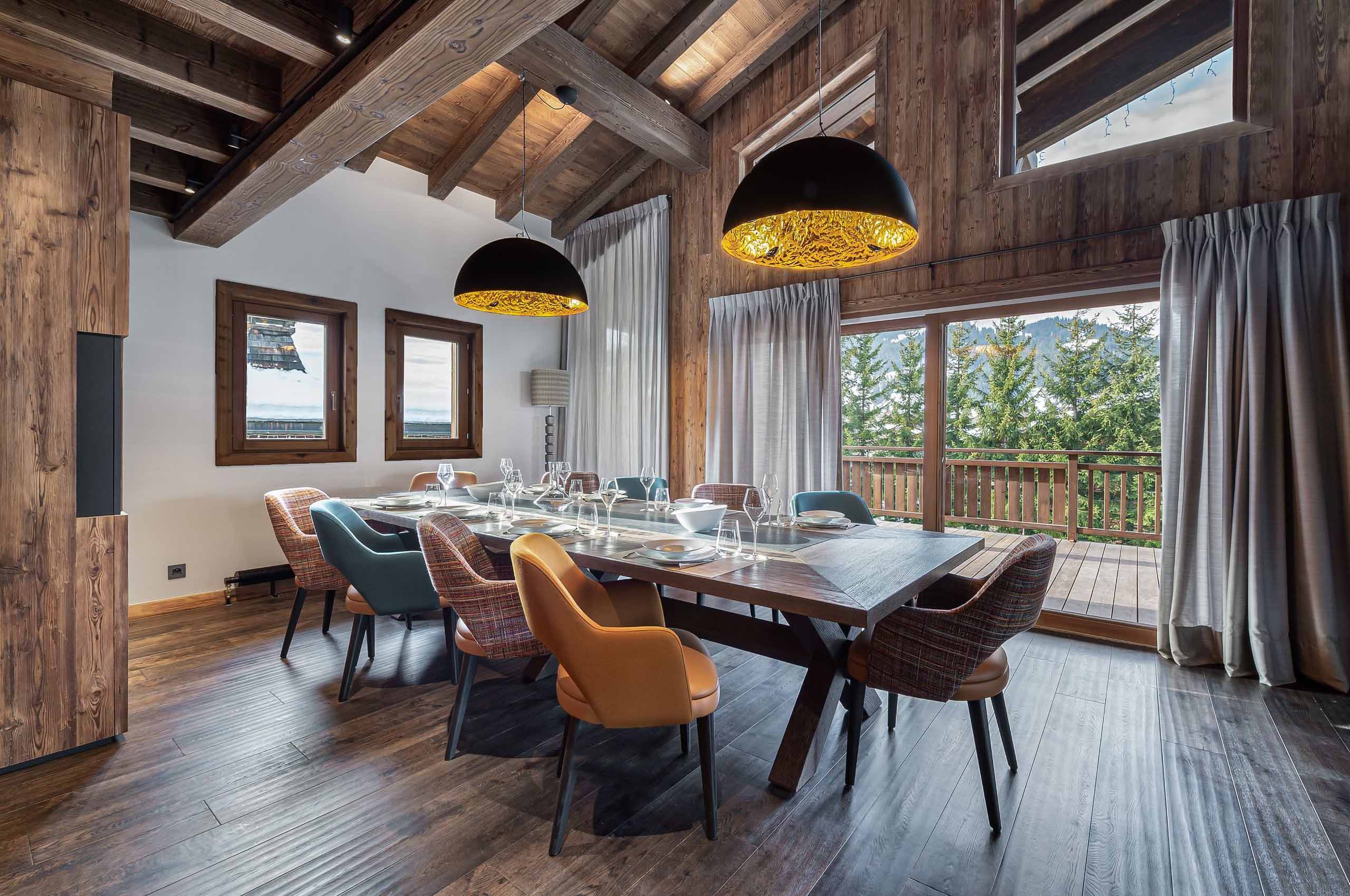 chalet-diane-diningroom-balcony-mountainviews-spacious-bright-stylish-interior-megeve-luxury