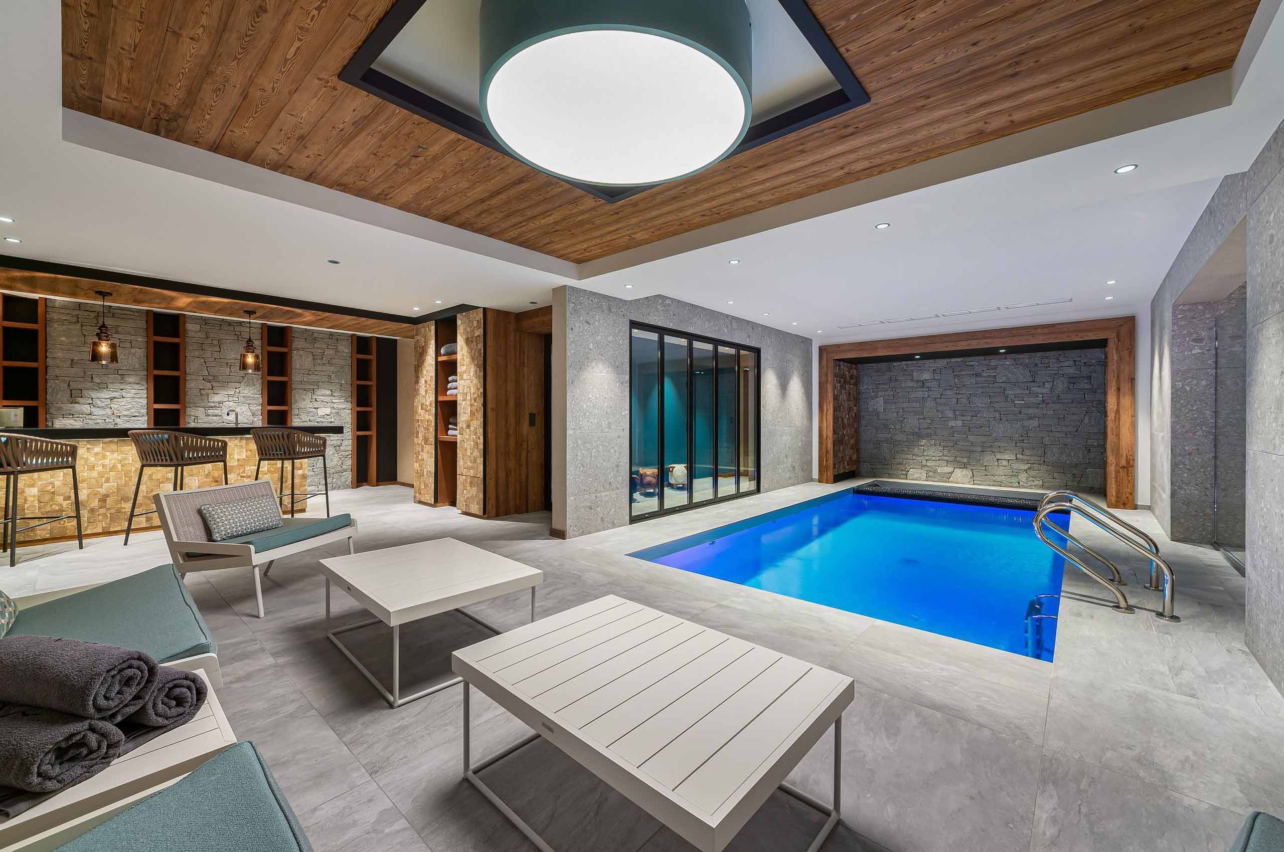 chalet-diane-indoorpool-bar-wellness-relaxation-megeve-luxury