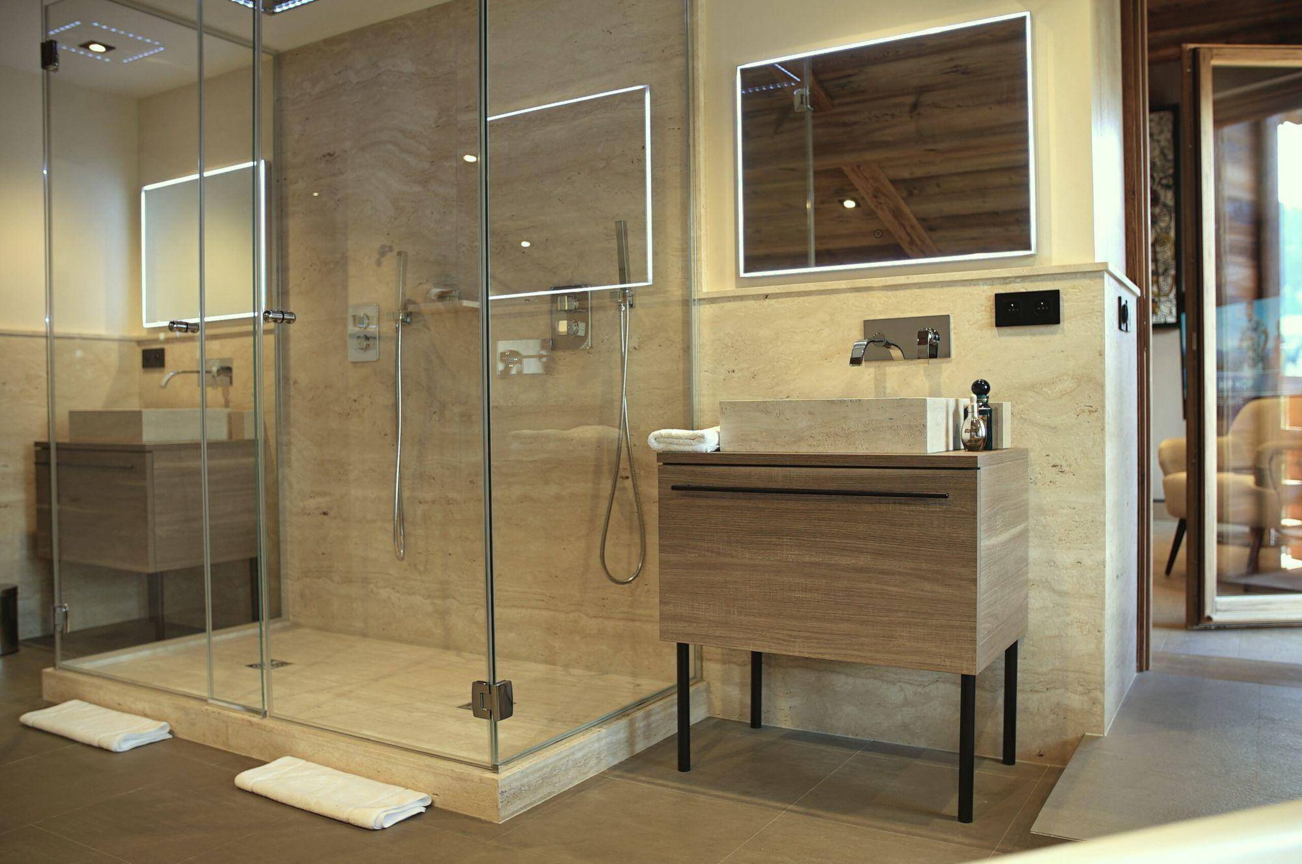 chalet-kelise-bathroom-doublesink-shower-modern-luxury-design-megeve