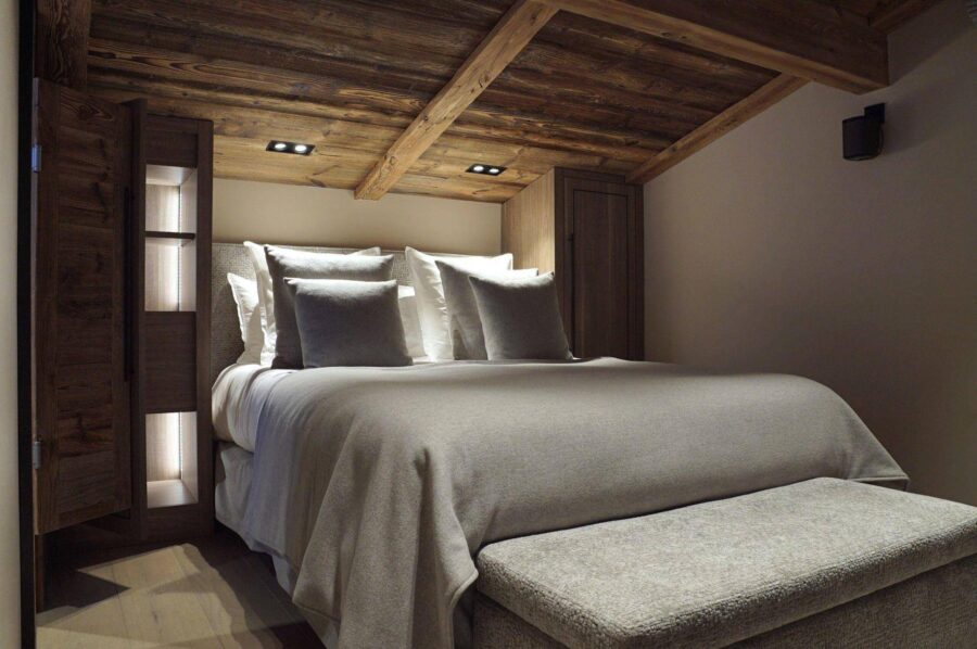 chalet-kelise-bedroom-elegant-stylish-alpine-interior-megeve
