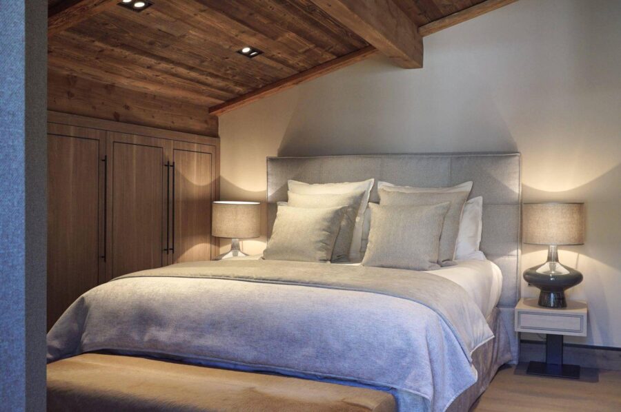chalet-kelise-bedroom-tranquil-elegant-stylish-alpine-design-luxury-retreat-megeve